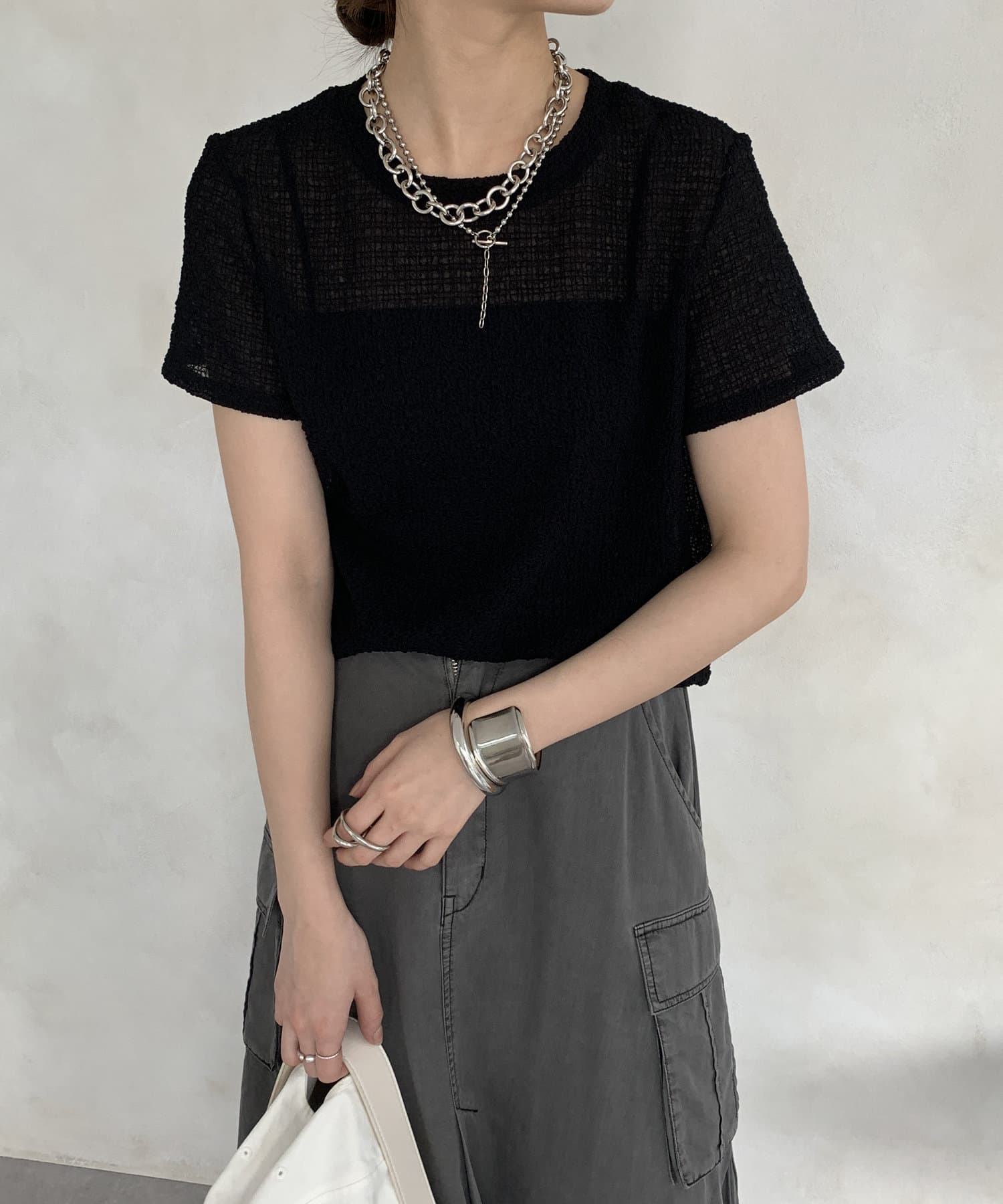 ■2025 SPRING & SUMMER ITEM■WEB限定!ポコポコとした表面感が可愛いサッカー素材のカットトップス！シンプルな形ながら、程よくフィットするサイズ感と短めのお袖が女性らし