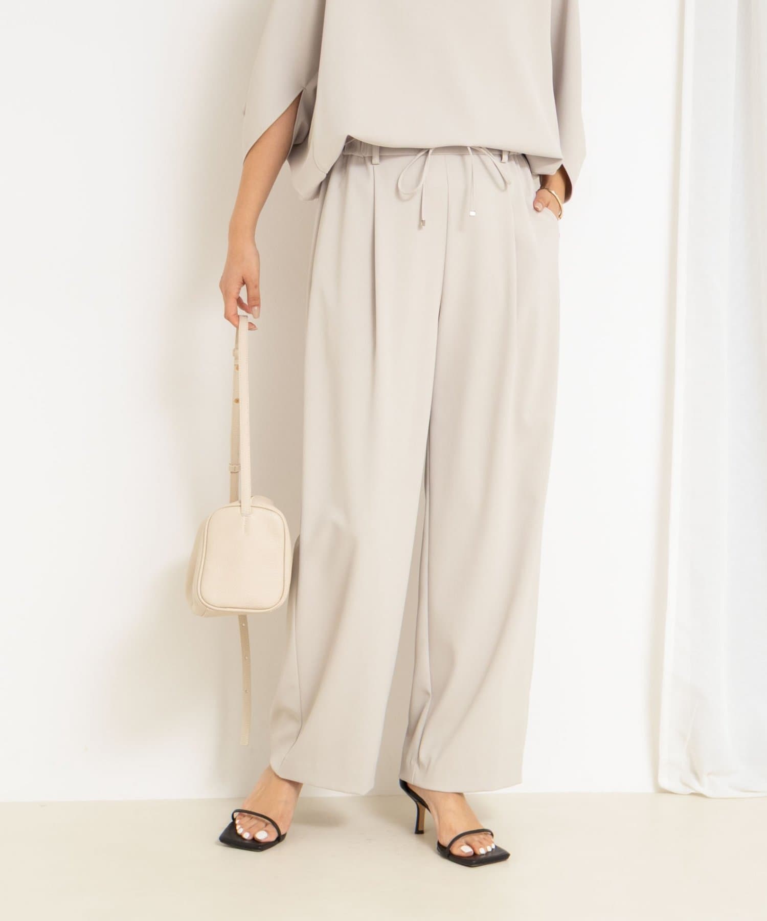 ◇25SS◇NOLLEY'S◆Point・人気の梳毛調合繊素材を使用したワンタック・セミワイドシルエットパンツ・ウエストはドロスト仕様で、ウエストの紐を裏側に隠せる便利な2WAY デザイン・