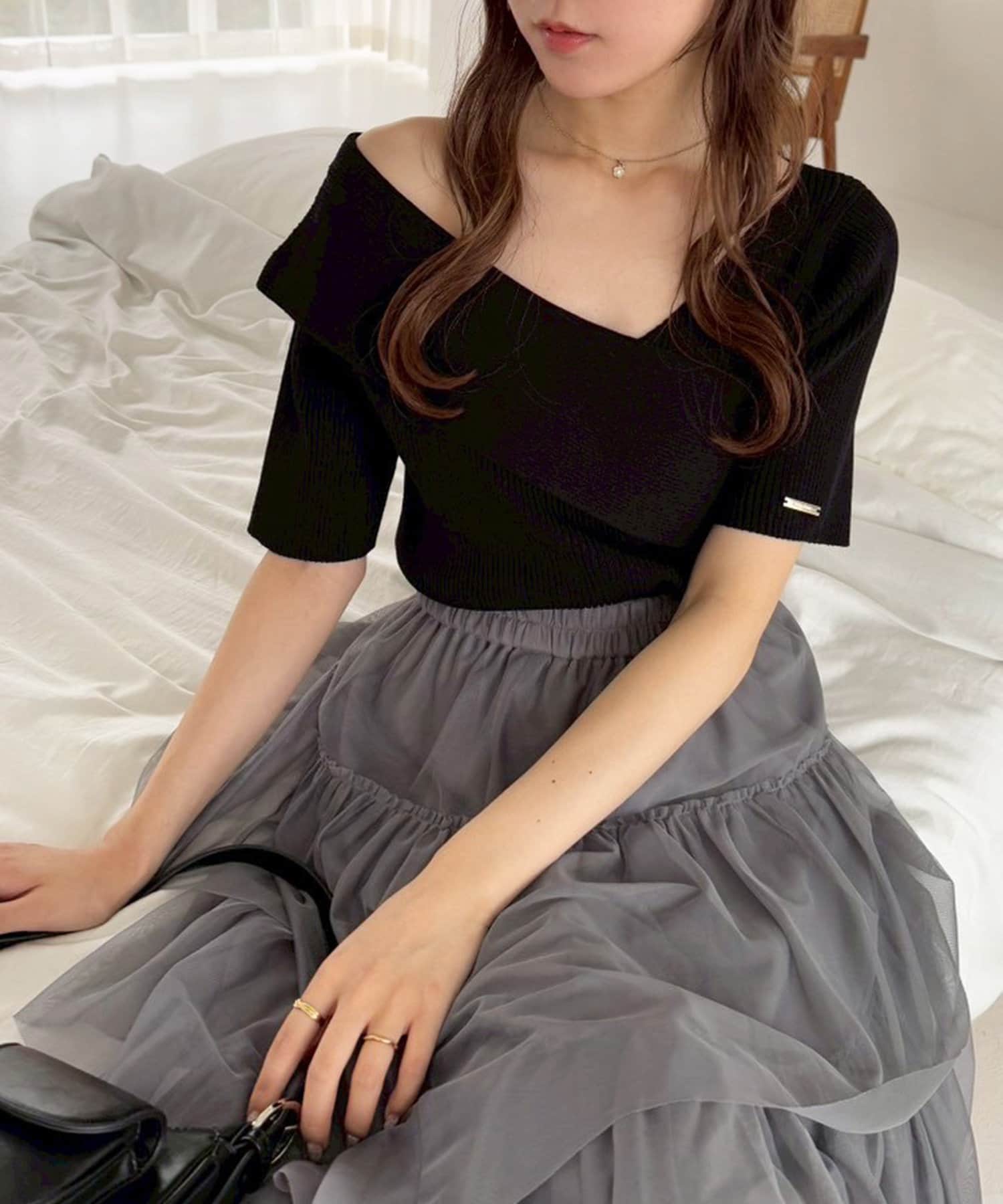 ~NICECLAUP 2025 Early　Summer Collection~大人気だったクロスニットに半袖バージョンが登場！顔周りやデコルテがきれいに見えるデザインでヘルシーな肌見せが叶います◎身