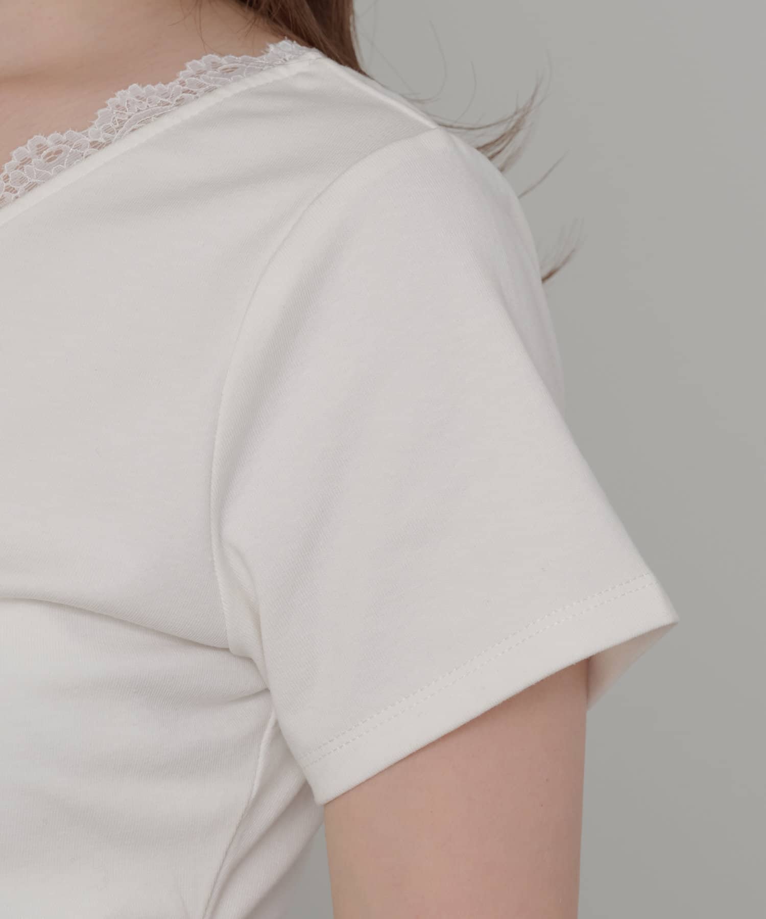 RAY CASSIN(レイカズン) レースVネックギャザーコンパクトTシャツ