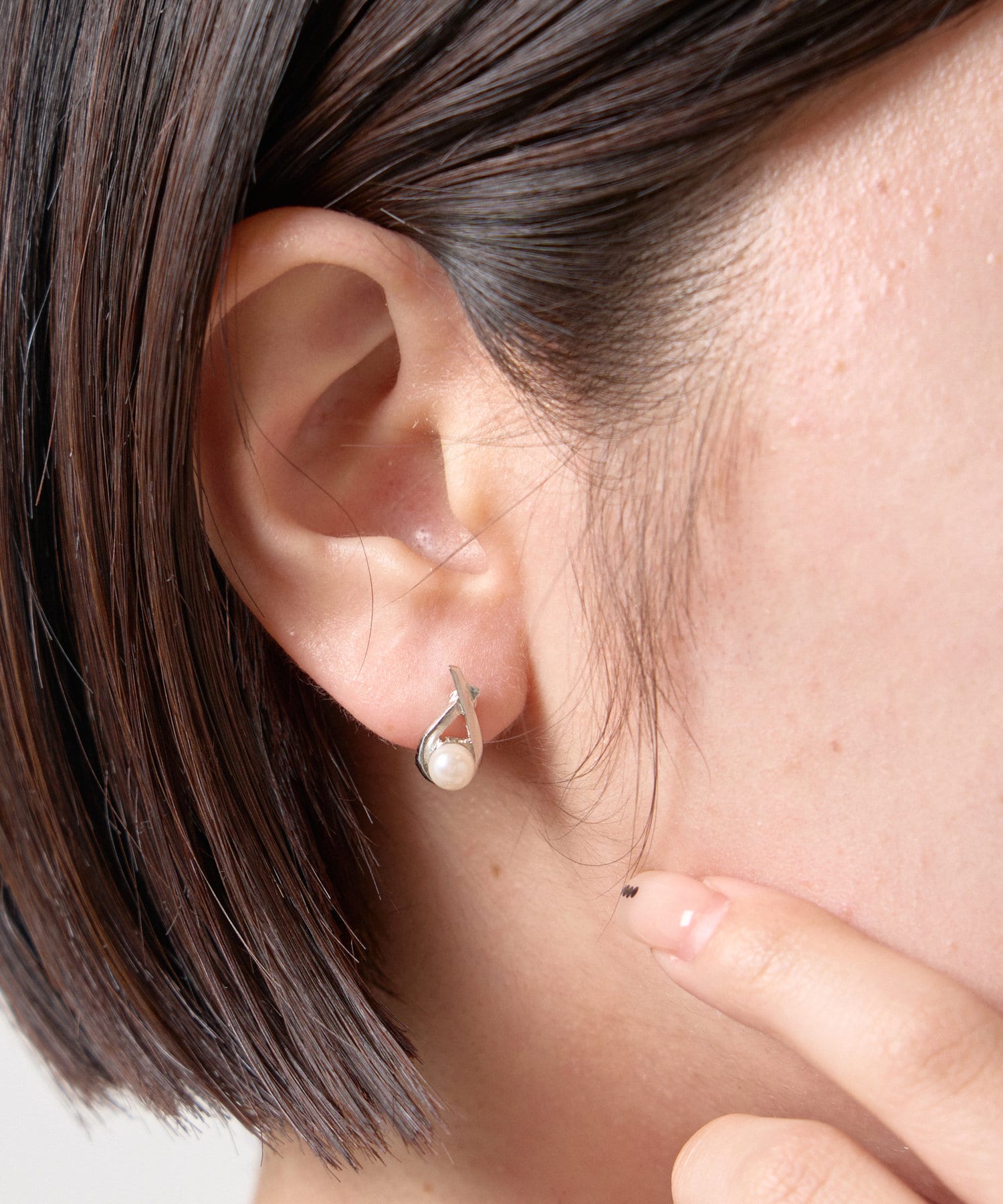 Jena　espace merveilleux(ジェナ　エスパスメルヴェイユ) クロスパールピアス