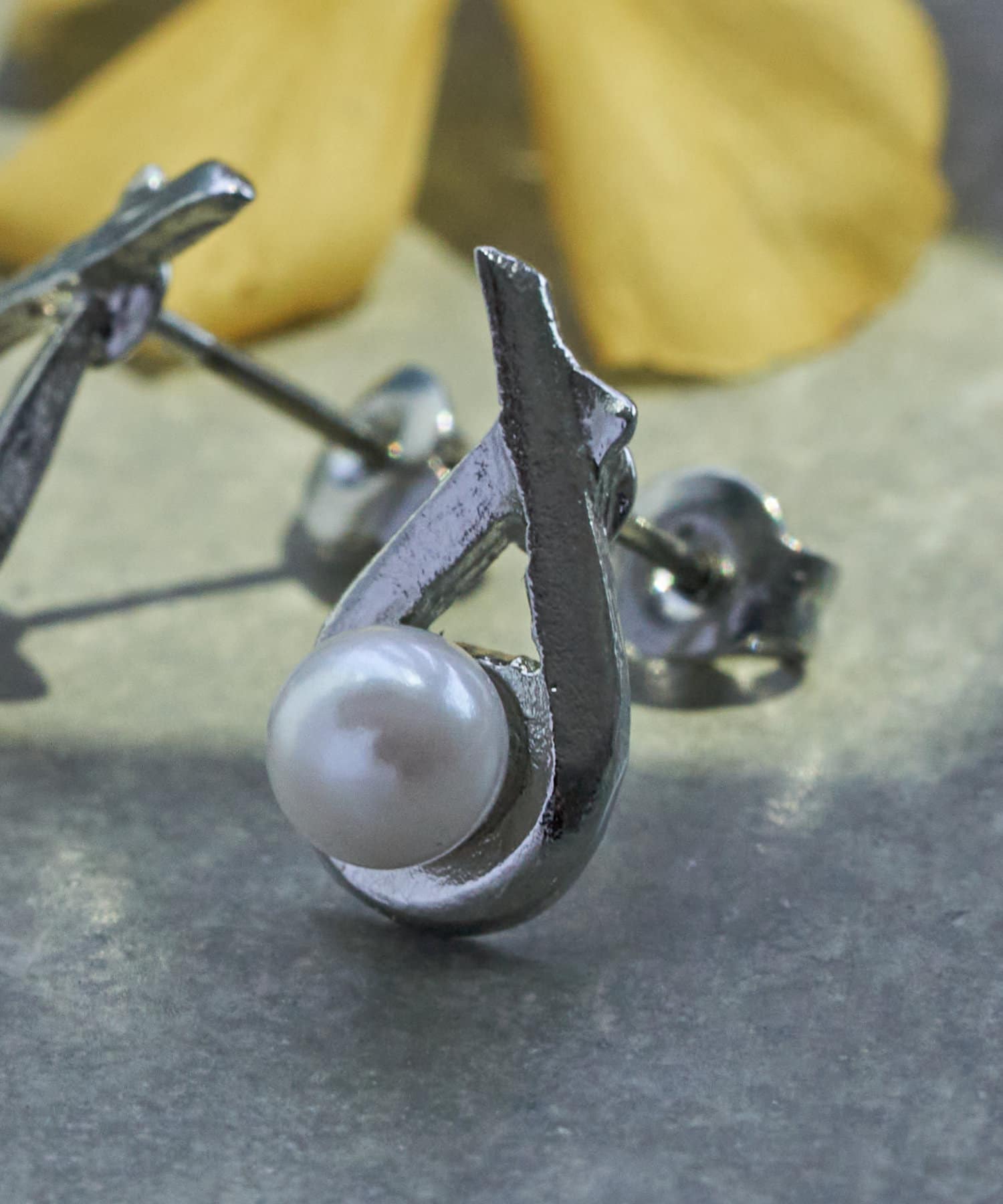 Jena　espace merveilleux(ジェナ　エスパスメルヴェイユ) クロスパールピアス