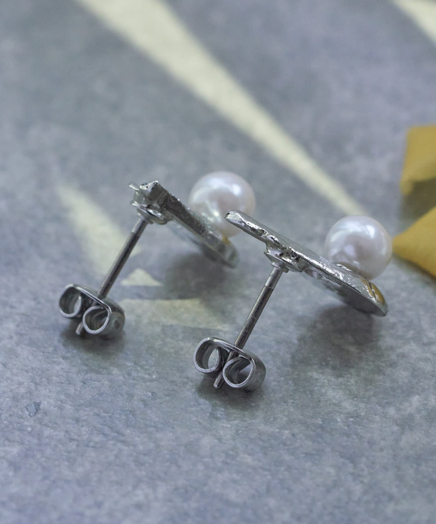 Jena　espace merveilleux(ジェナ　エスパスメルヴェイユ) クロスパールピアス