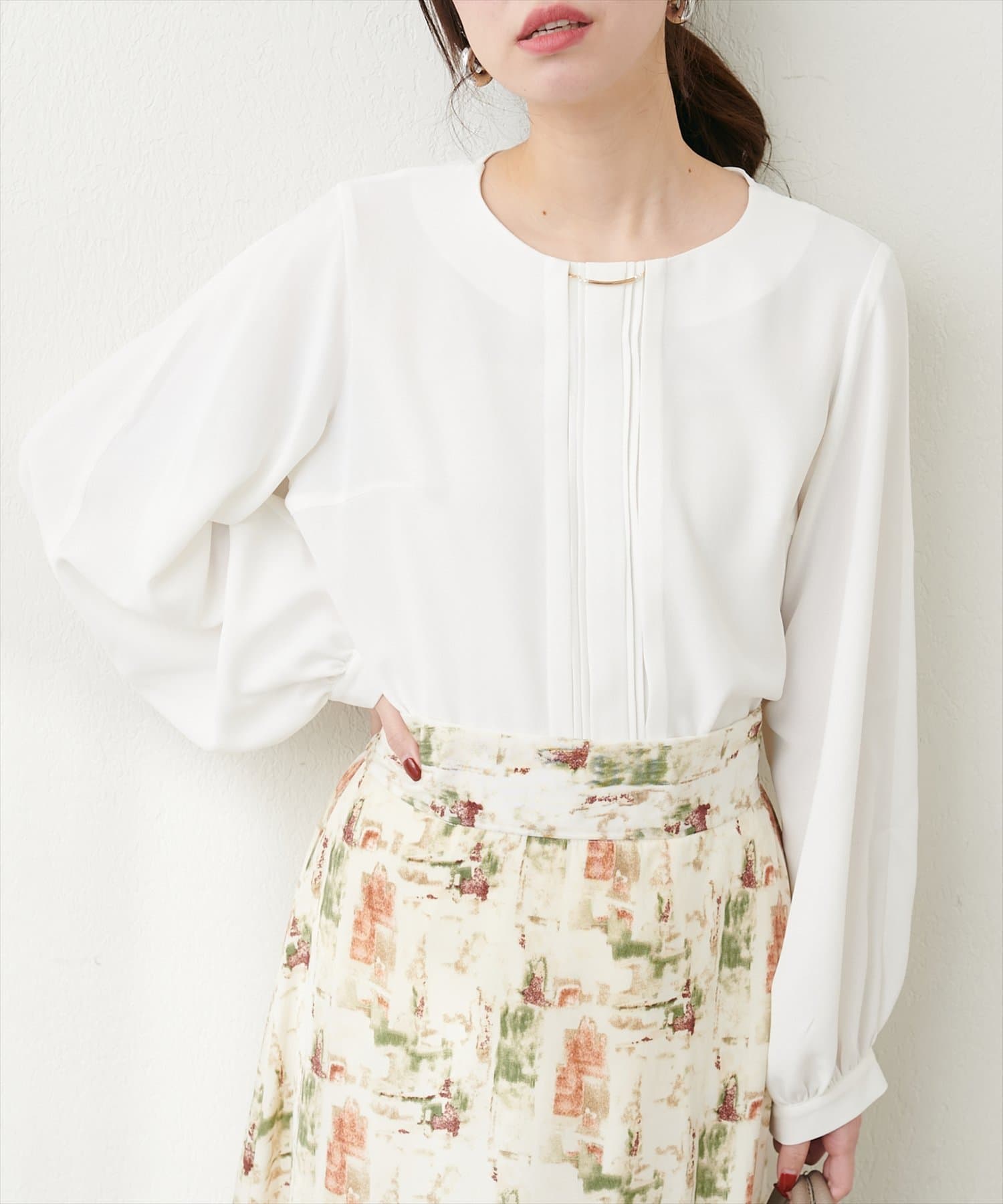 NICE CLAUP / OLIVE des OLIVE OUTLET(ナイスクラップ  / オリーブ デ オリーブ アウトレット) 【natural couture】ゴールドバー付き袖くしゅ２WAYブラウ