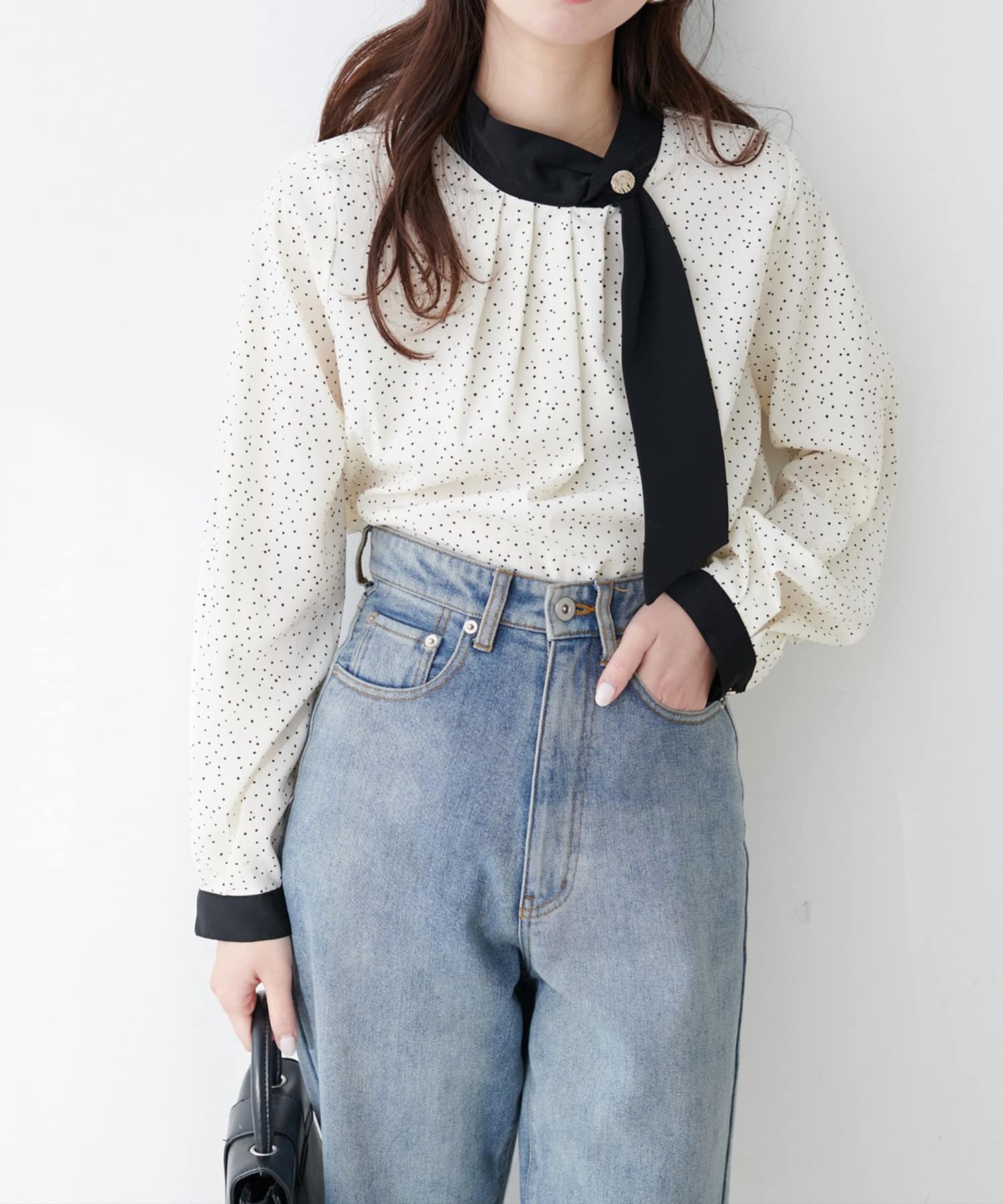 NICE CLAUP / OLIVE des OLIVE OUTLET(ナイスクラップ  / オリーブ デ オリーブ アウトレット) 【natural couture】ドット型ボウタイ衿ブラウス