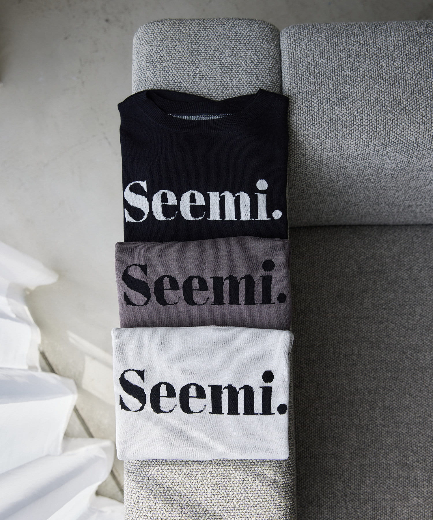 Seemi.by NICE CLAUP(シーミーバイナイスクラップ) 【Seemi. 】ロゴ入り半袖ニット