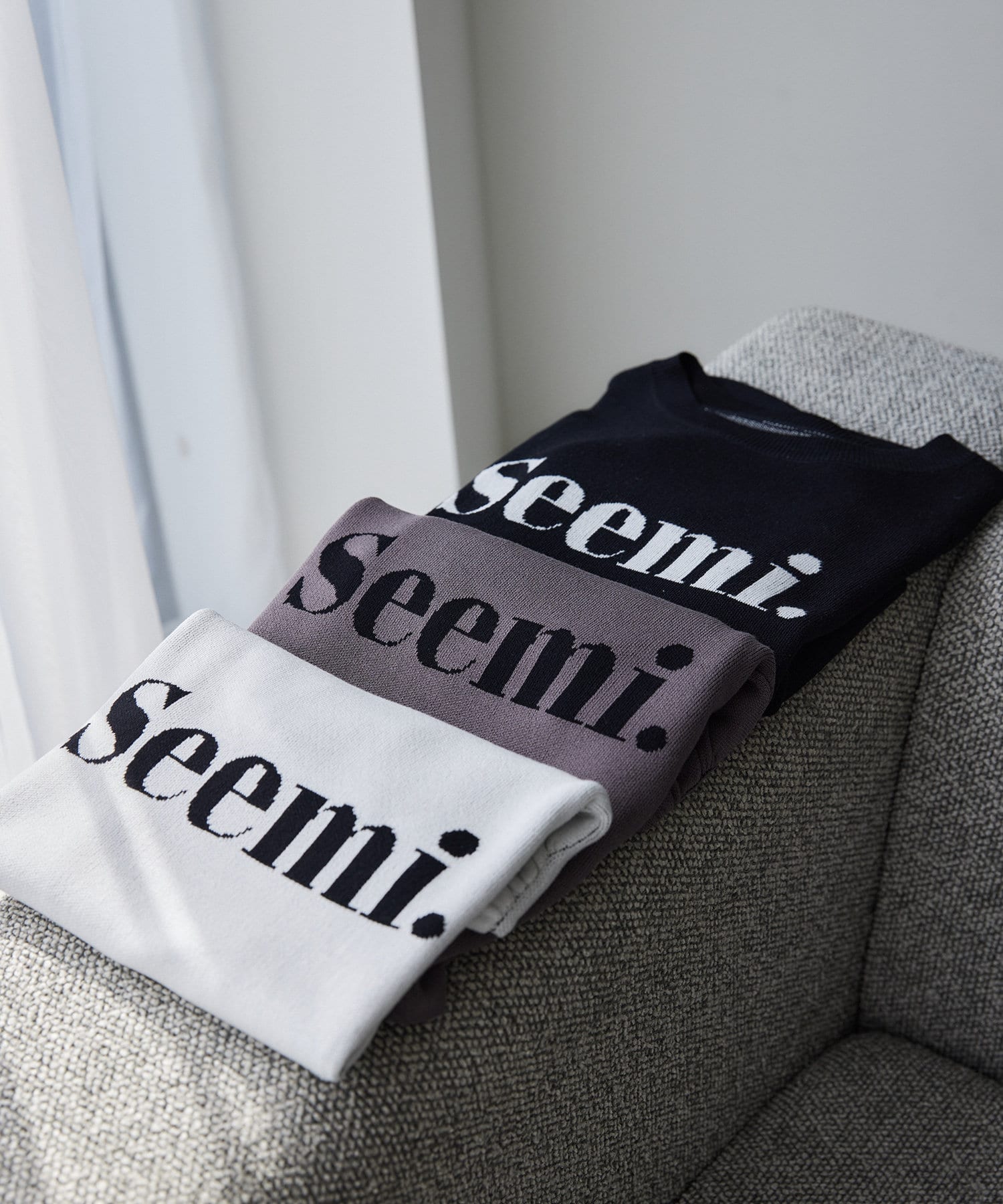 Seemi.by NICE CLAUP(シーミーバイナイスクラップ) 【Seemi. 】ロゴ入り半袖ニット