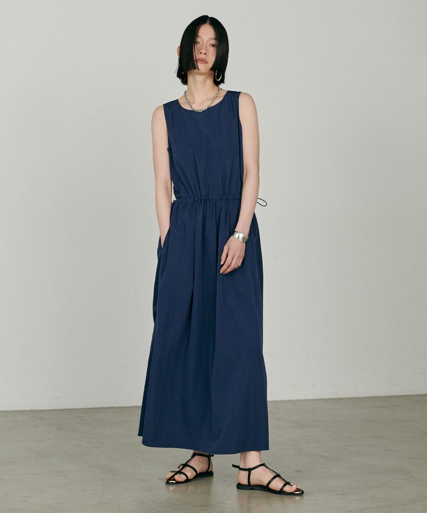 【2025SS LARUTA】ノースリ切替ギャザーワンピース■Design夏の爽やかな雰囲気を彷彿とさせる上品ワンピが登場。　すとんと落ちるシルエットが、気になる体型をカバーしつつ、スタイルアップ効果