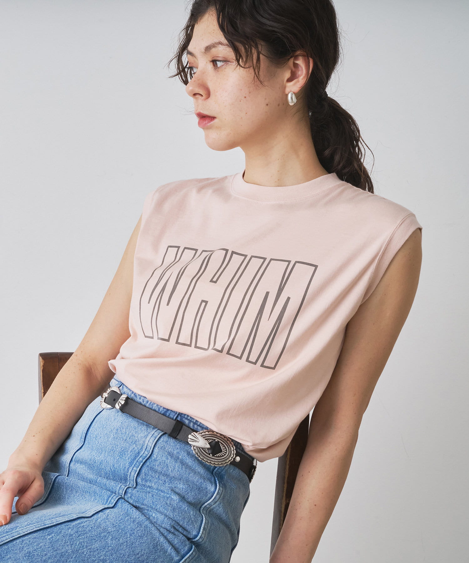 Whim Gazette(ウィム ガゼット) ノースリーブロゴTシャツ