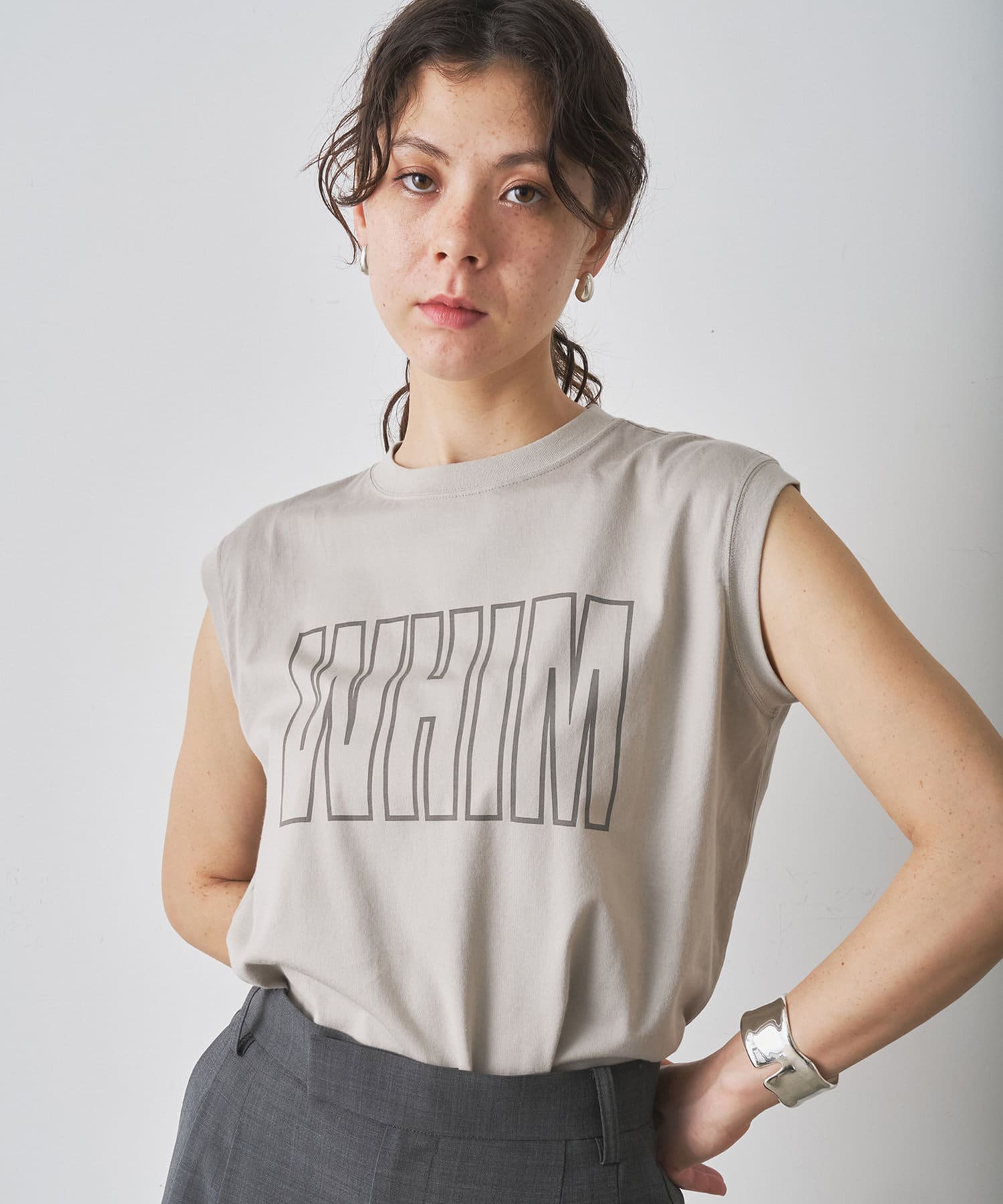 Whim Gazette(ウィム ガゼット) ノースリーブロゴTシャツ