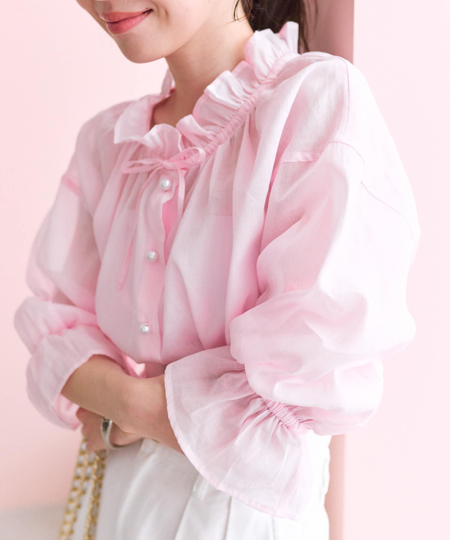 La boutique BonBon(ラブティックボンボン) 【愛されエアリーブラウス】シアーリネン混パール釦リボンブラウス
