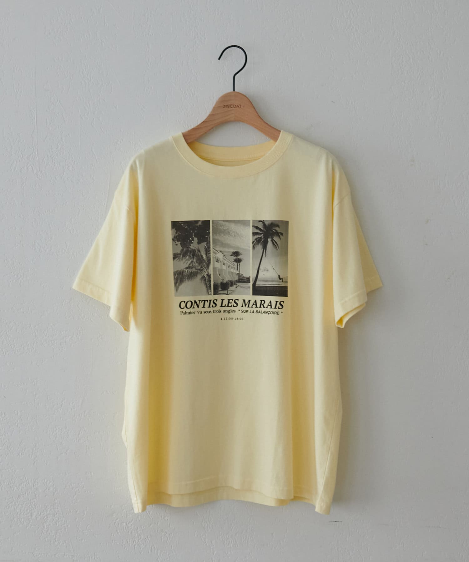 サマームード高まるモノクロフォトTシャツ●デザインモノトーンのサマー風景フォトを3枚組み合わせたグラフィックが印象的なTシャツ。大胆なプリントでありながら、色味を抑えたモノトーンが全体を上品に引き締め