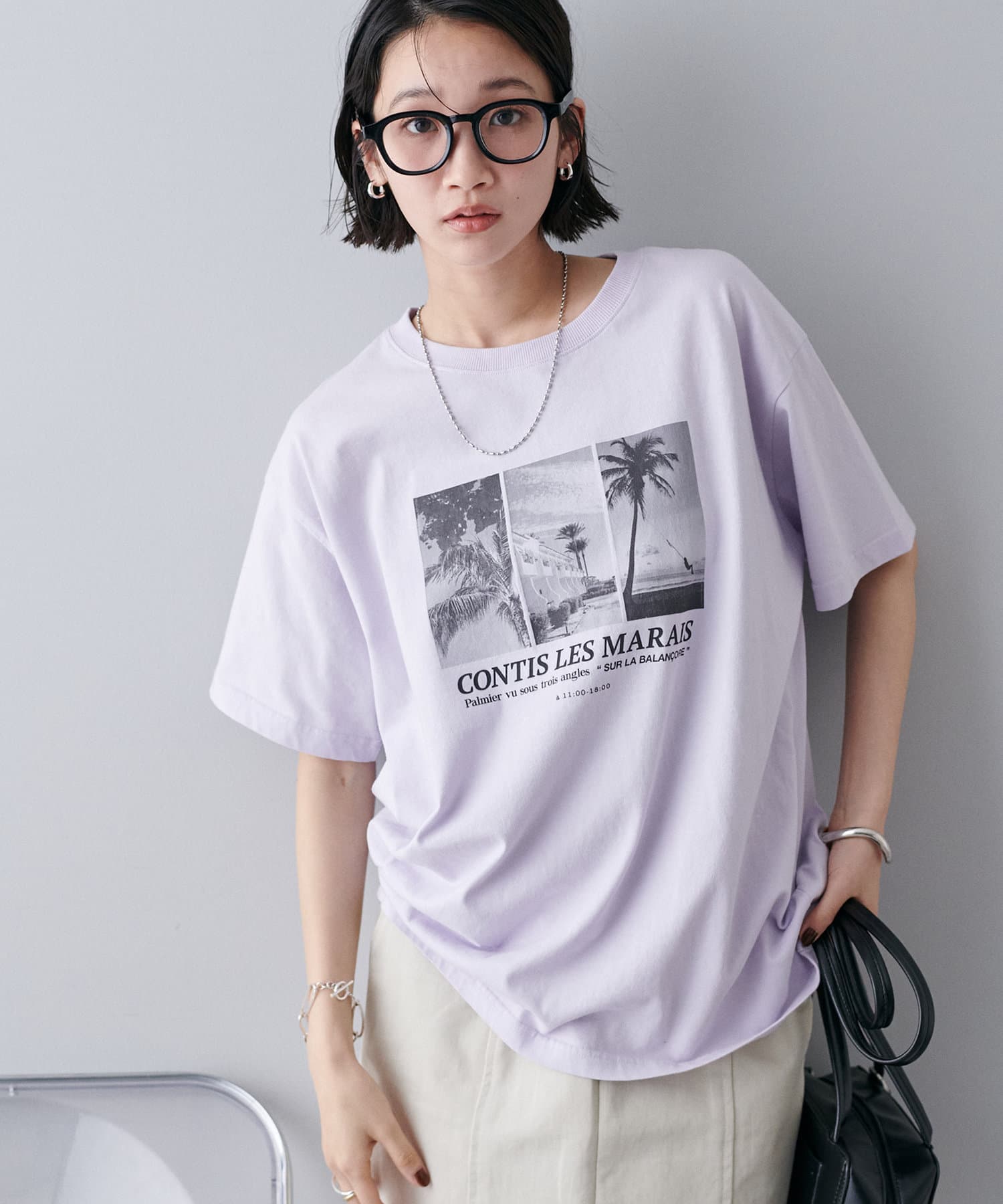サマームード高まるモノクロフォトTシャツ●デザインモノトーンのサマー風景フォトを3枚組み合わせたグラフィックが印象的なTシャツ。大胆なプリントでありながら、色味を抑えたモノトーンが全体を上品に引き締め