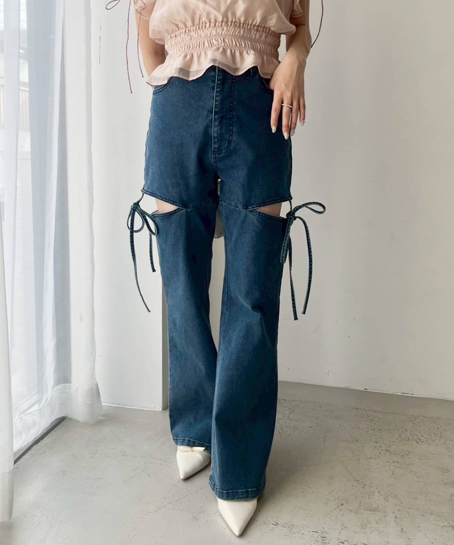 ※サイズ表記について1＝Sサイズ2＝Mサイズ~NICECLAUP 2025SS Summer Collection~サイドオープンデザインで抜け感をプラスしつつ、リボンディテールでガーリーなアクセント