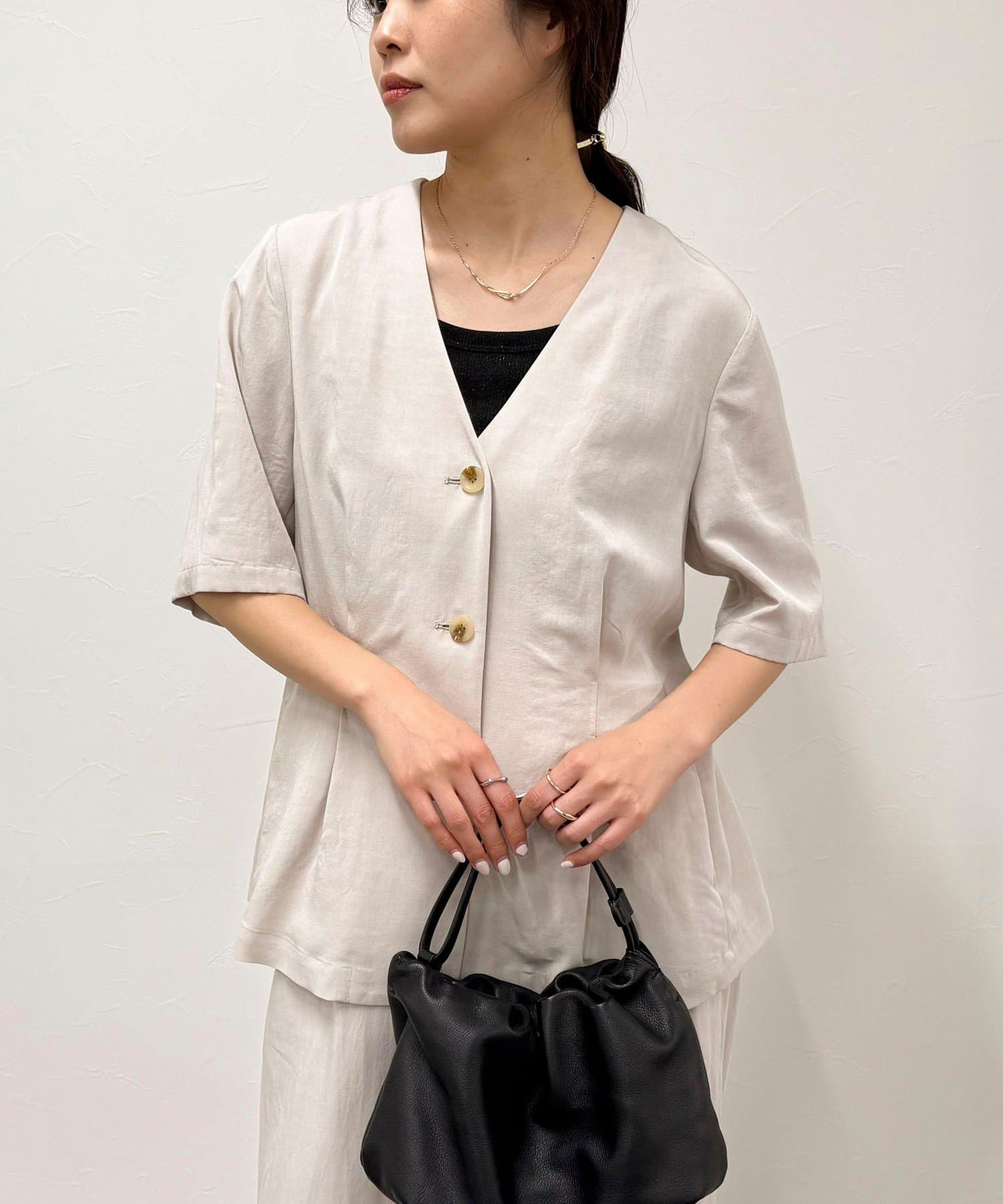 ◇fredy emue◇【2025 SS】着心地の良さが魅力的なレーヨン麻半袖ジャケット●point・大人っぽい雰囲気で着こなせる半袖ジャケットです・レーヨン麻素材で軽くて通気性もあり、春夏シーズンに