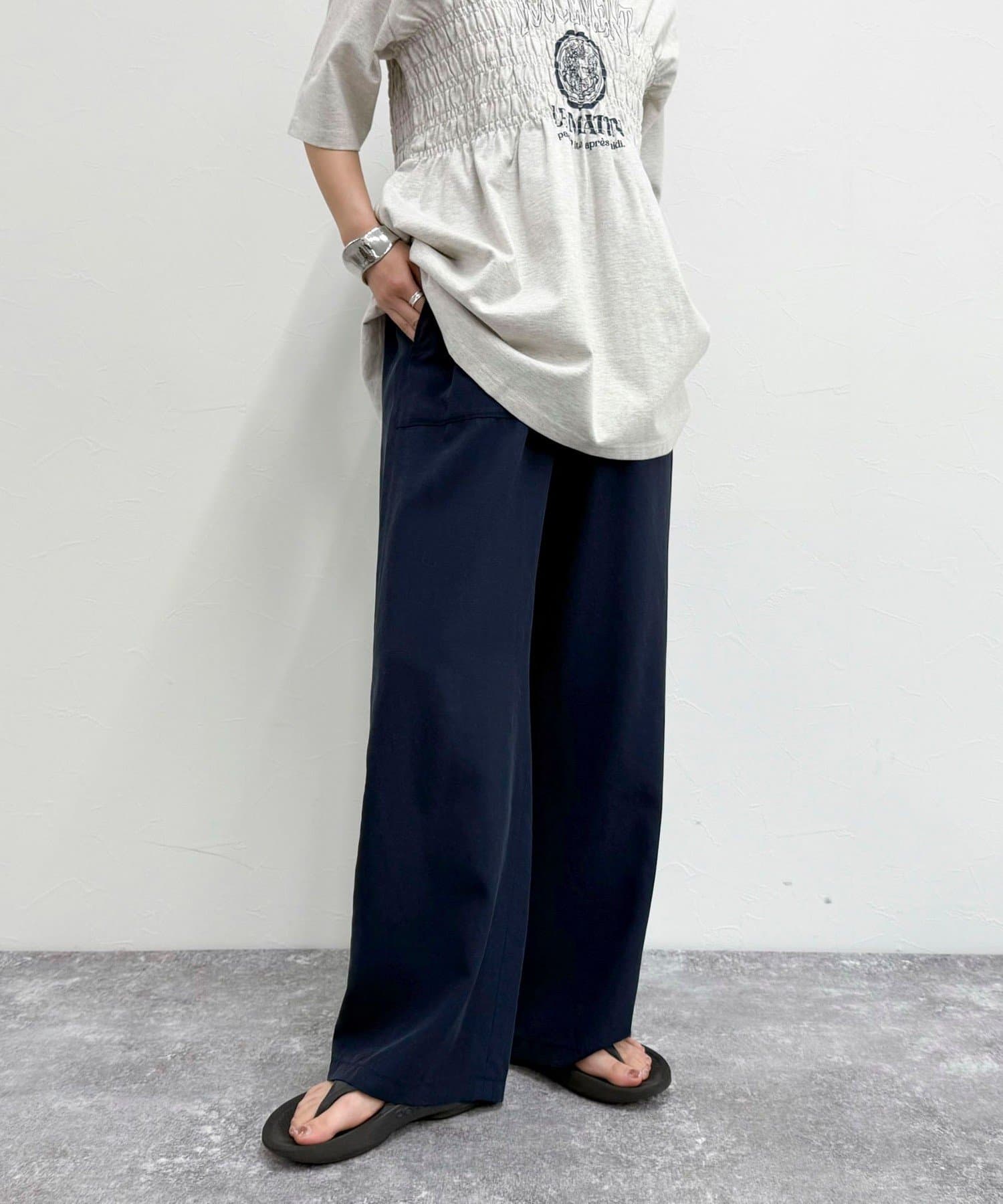 ◇fredy emue◇【2025 SS】落ち感がキレイなシルキーリネンイージーパンツ●point・柔らかな履き心地が魅力的なシルキーリネンブレンド素材のパンツです・大き目の両サイドのポケットがポイン