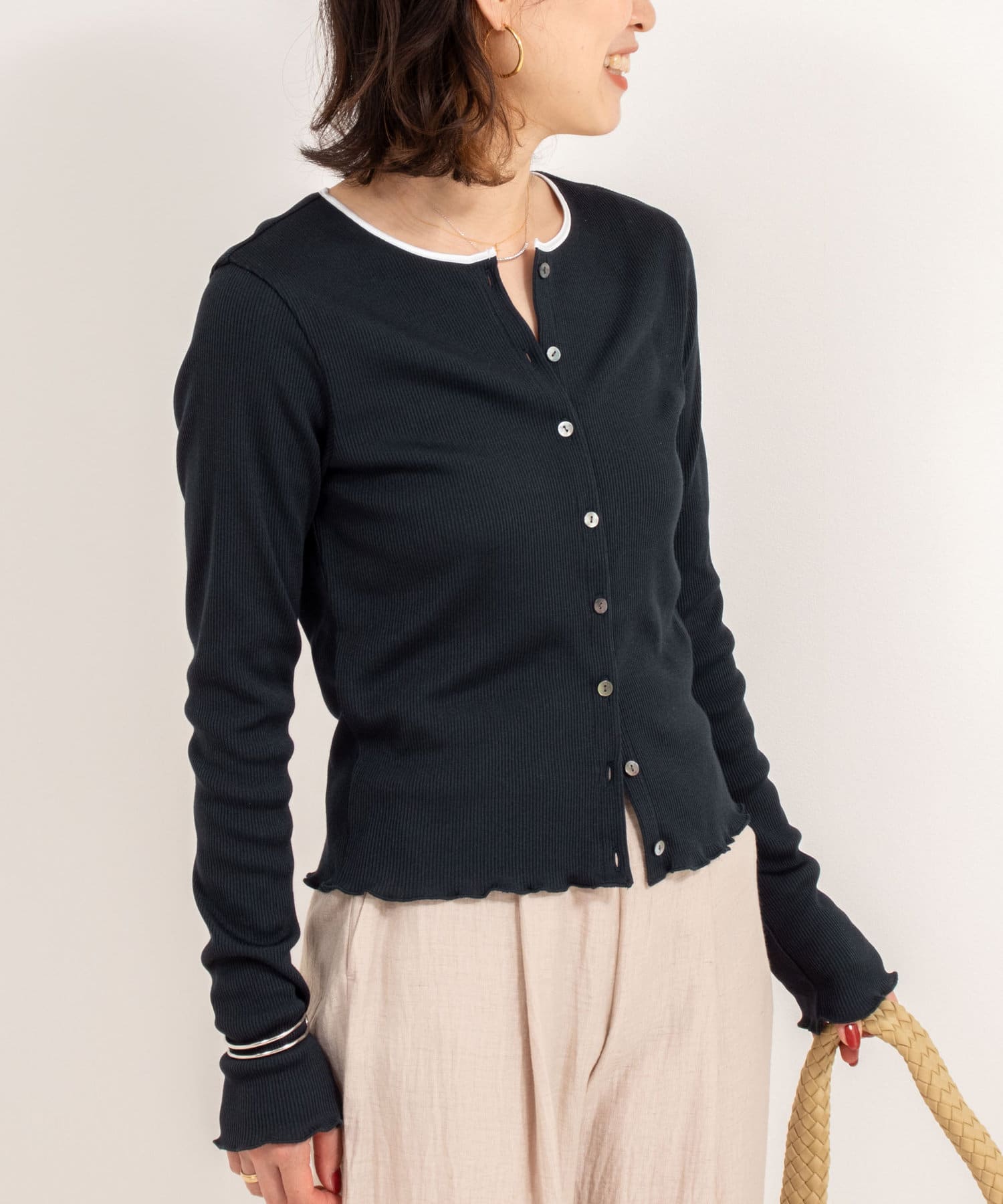 ◇25SS◇NOLLEY'S◆Point・伸縮性があり、光沢の美しいテレコ素材を使用したクルーネックカーディガン・コンパクトなサイズ感で1枚着としても着用もおすすめ・裾と袖口のメロー始末で甘