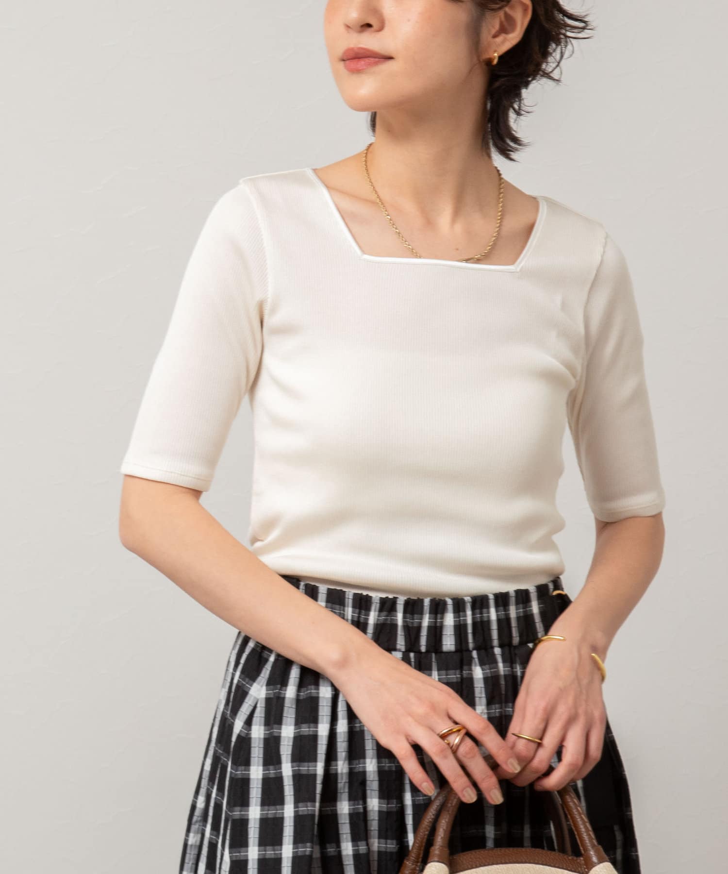 ◇25SS◇NOLLEY'S◆Point・伸縮性があり、光沢の美しいテレコ素材を使用したスクエアネックプルオーバー・長く着回せて、二の腕周りもカバーしてくれる5分袖デザイン・程よくコンパクト