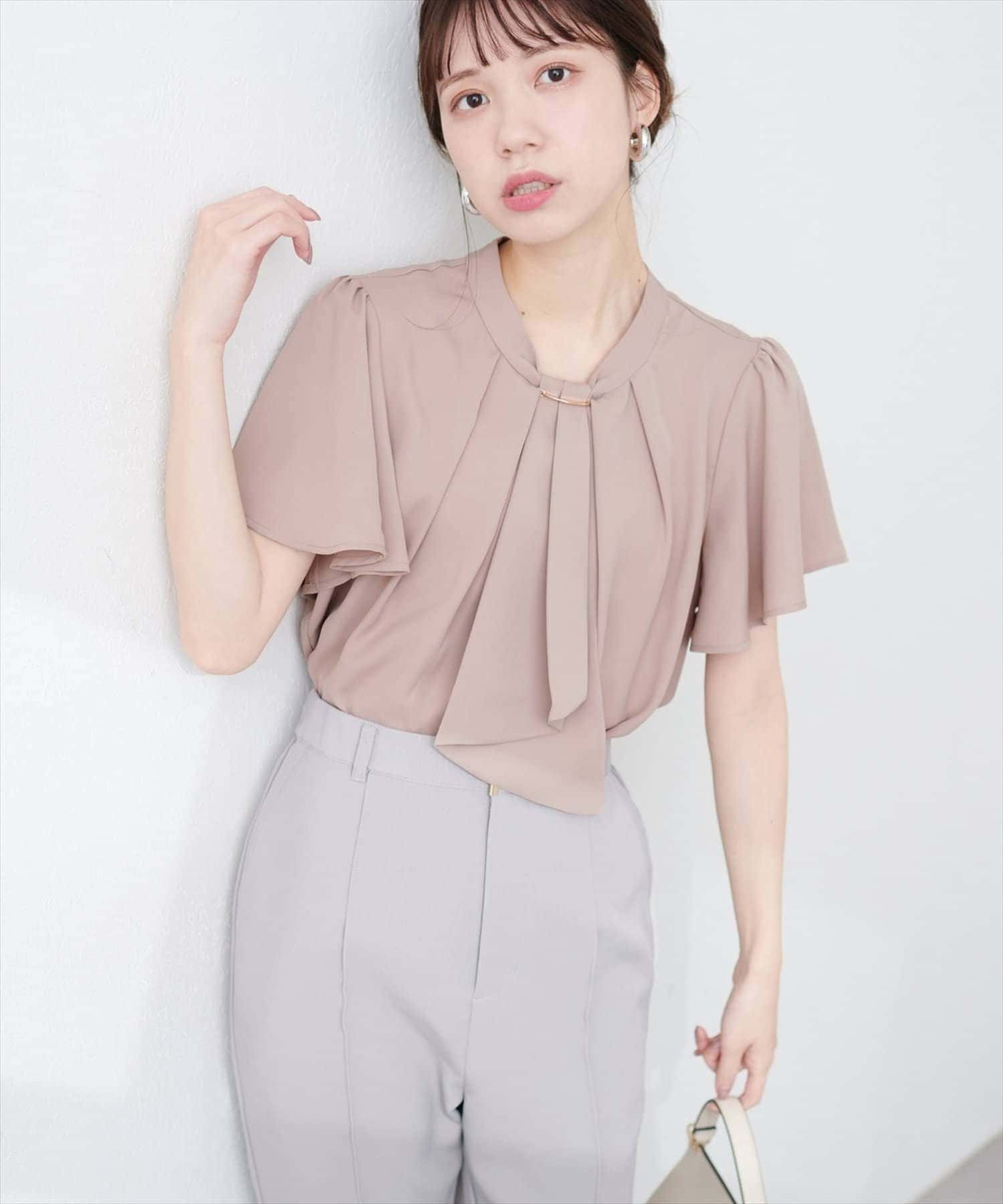 natural couture(ナチュラルクチュール) ゴールドバー付きボウタイブラウス
