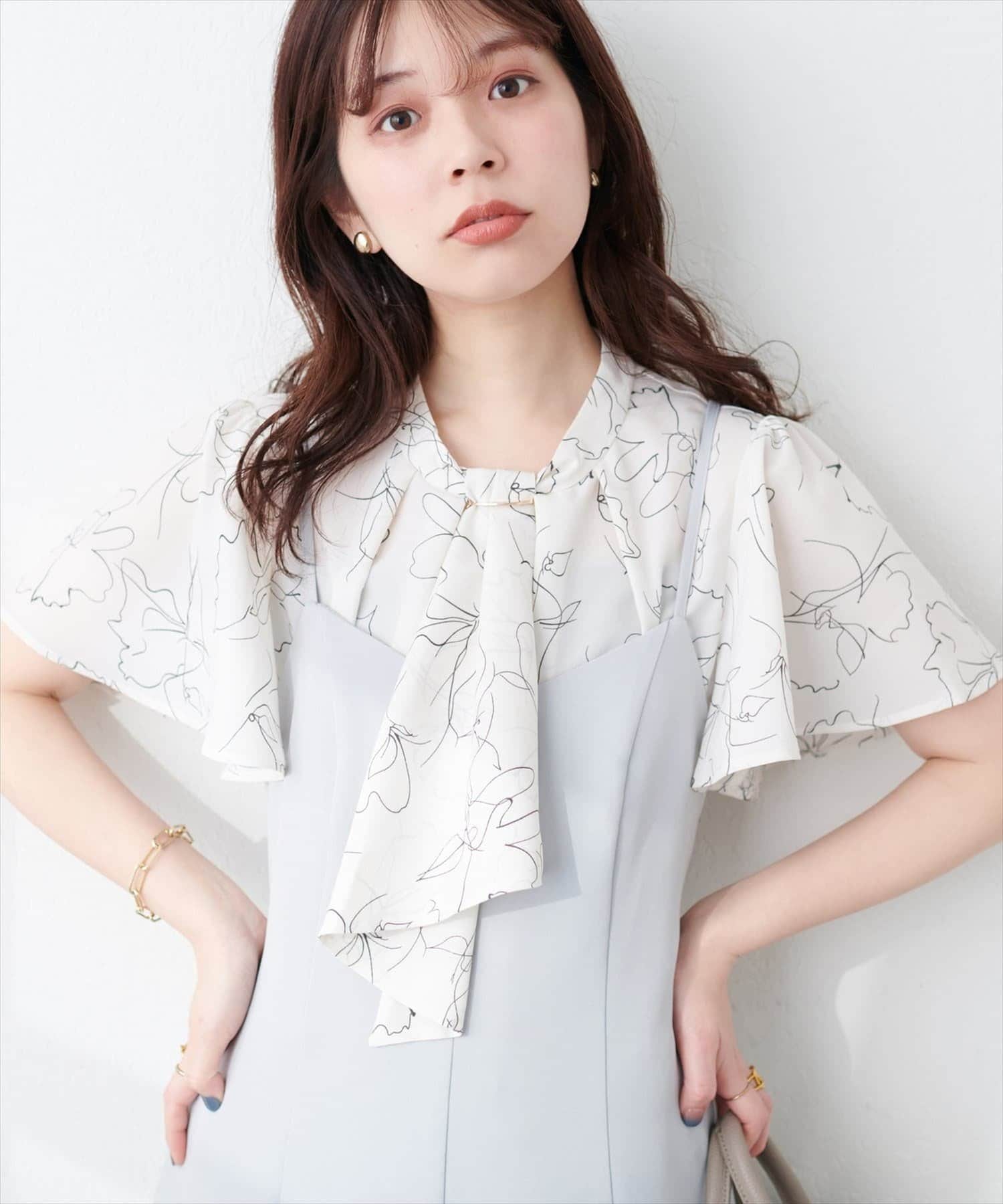 natural couture(ナチュラルクチュール) ゴールドバー付きボウタイブラウス