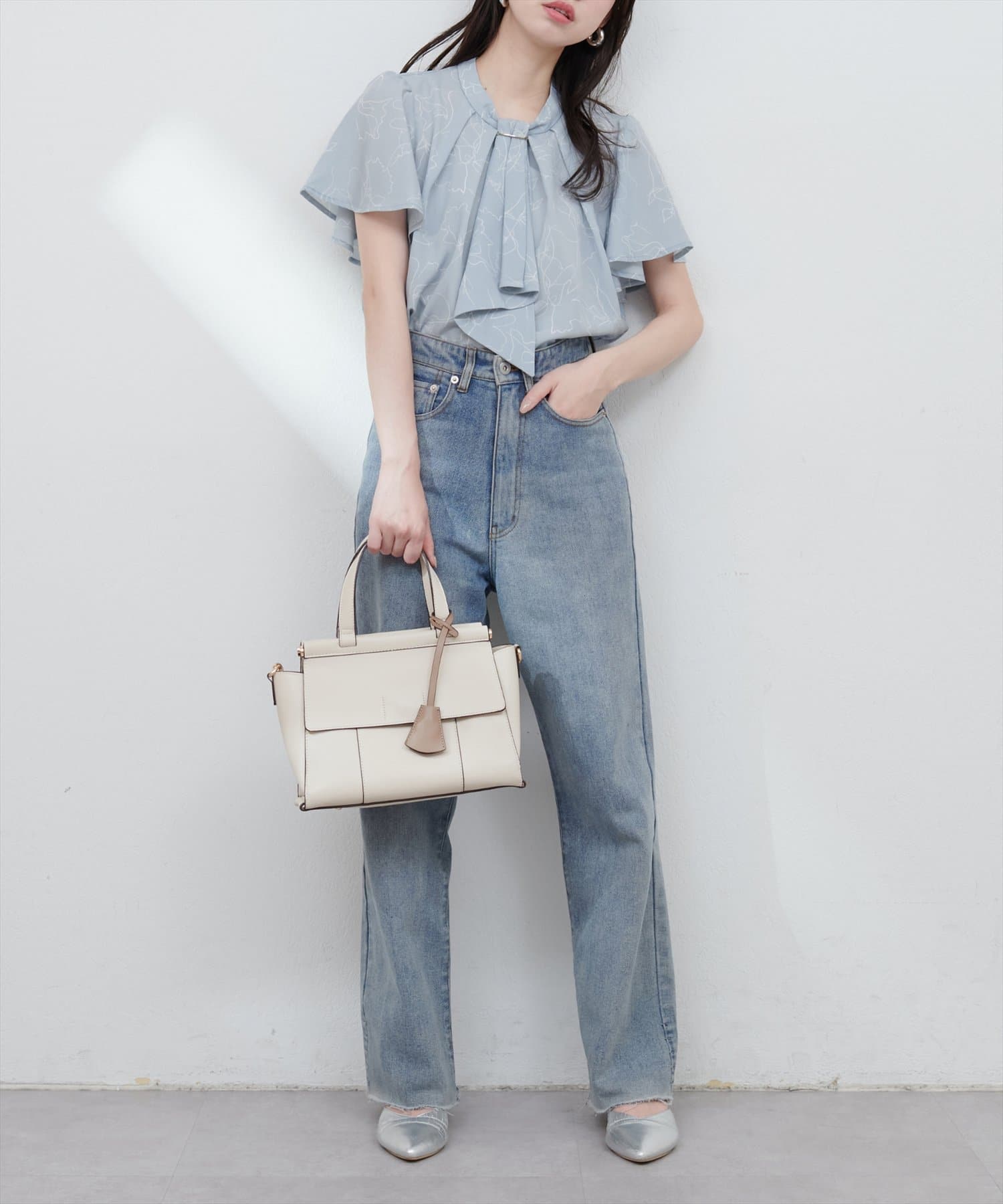 natural couture(ナチュラルクチュール) ゴールドバー付きボウタイブラウス