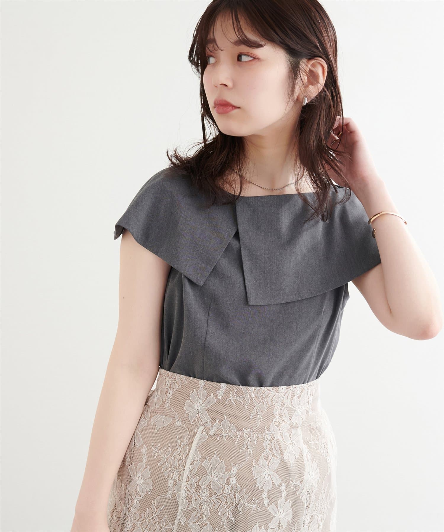 natural couture(ナチュラルクチュール) 【WEB限定】アシメカラーオフショルブラウス