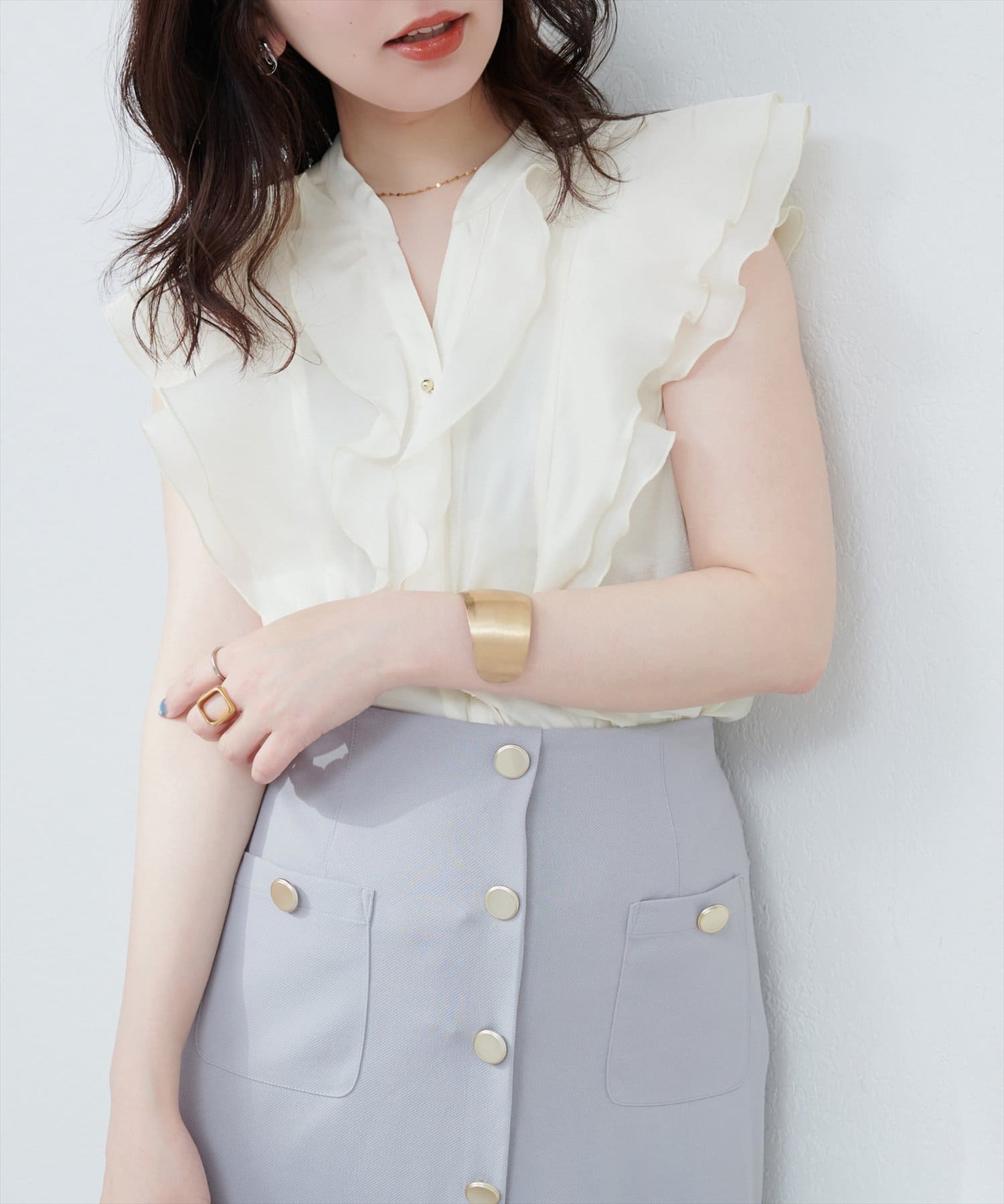 natural couture｜ラッフルフリルキーネックブラウス | Rakuten