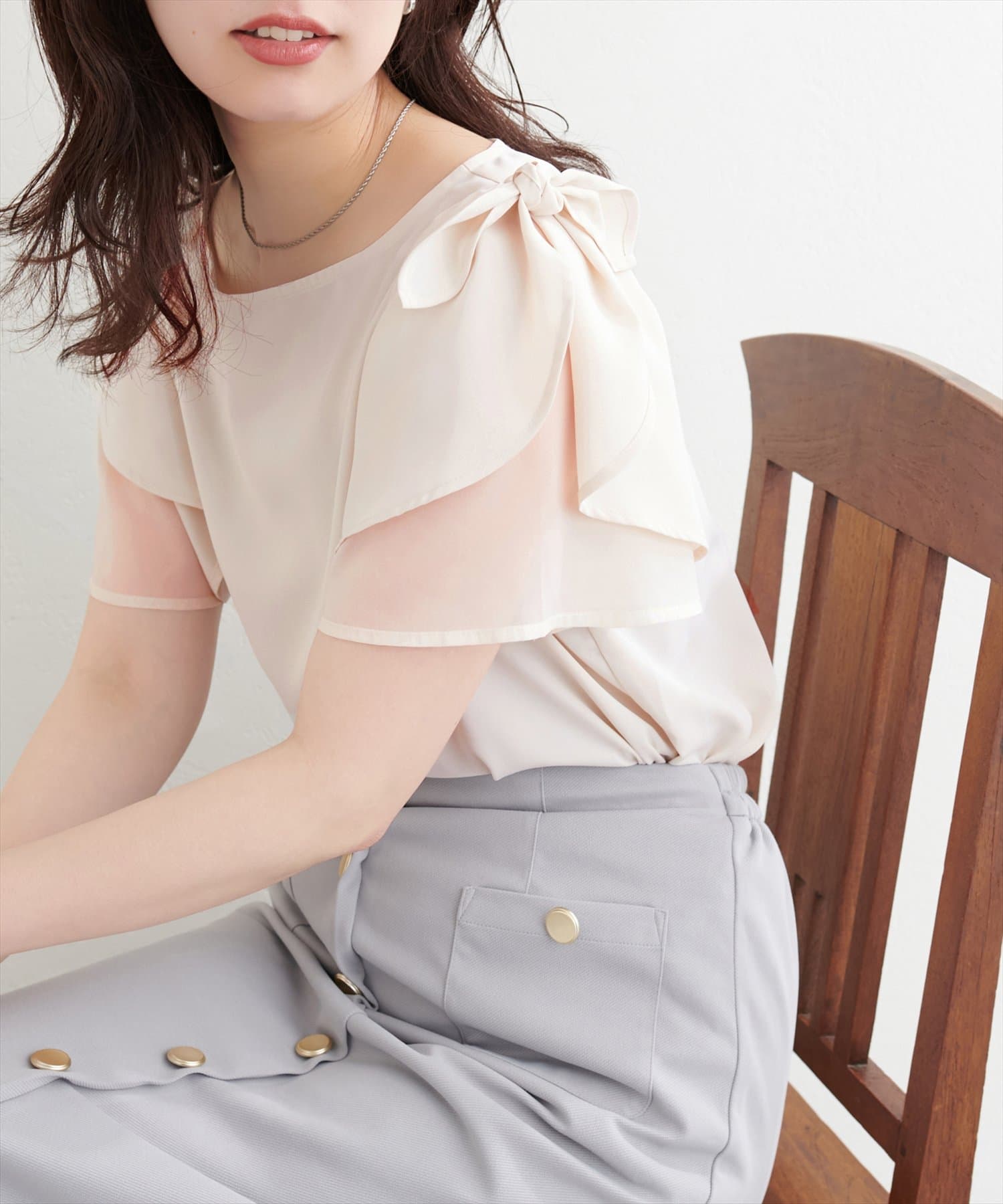 natural couture(ナチュラルクチュール) 肩リボンラッフルフレア袖ブラウス