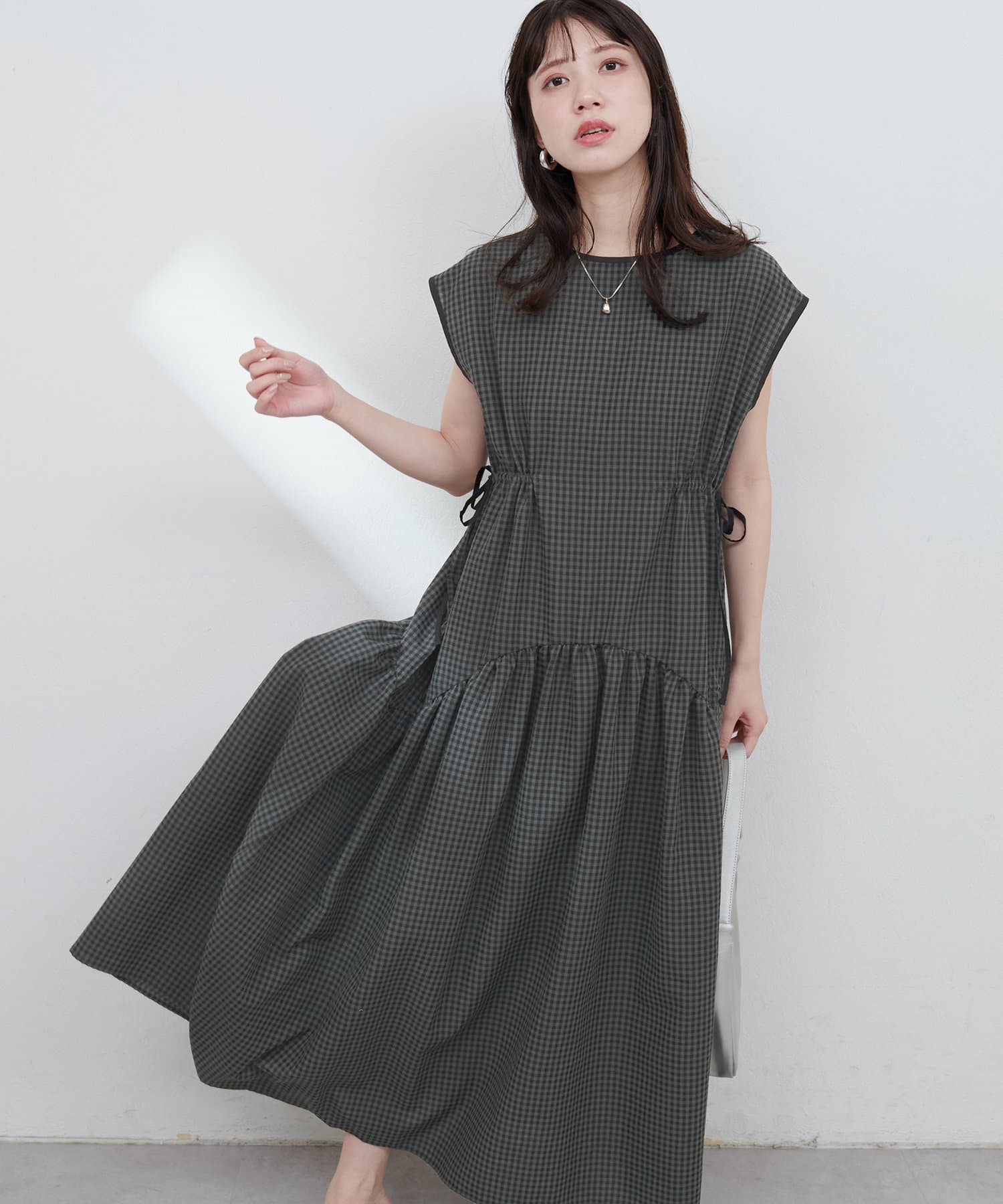 【2025SS natural couture】ドロストデザインチェック柄ワンピース■Design　ウエストのドロストデザインがトレンドライクなノースリーブワンピース。子どもっぽくなりがちなチェック柄