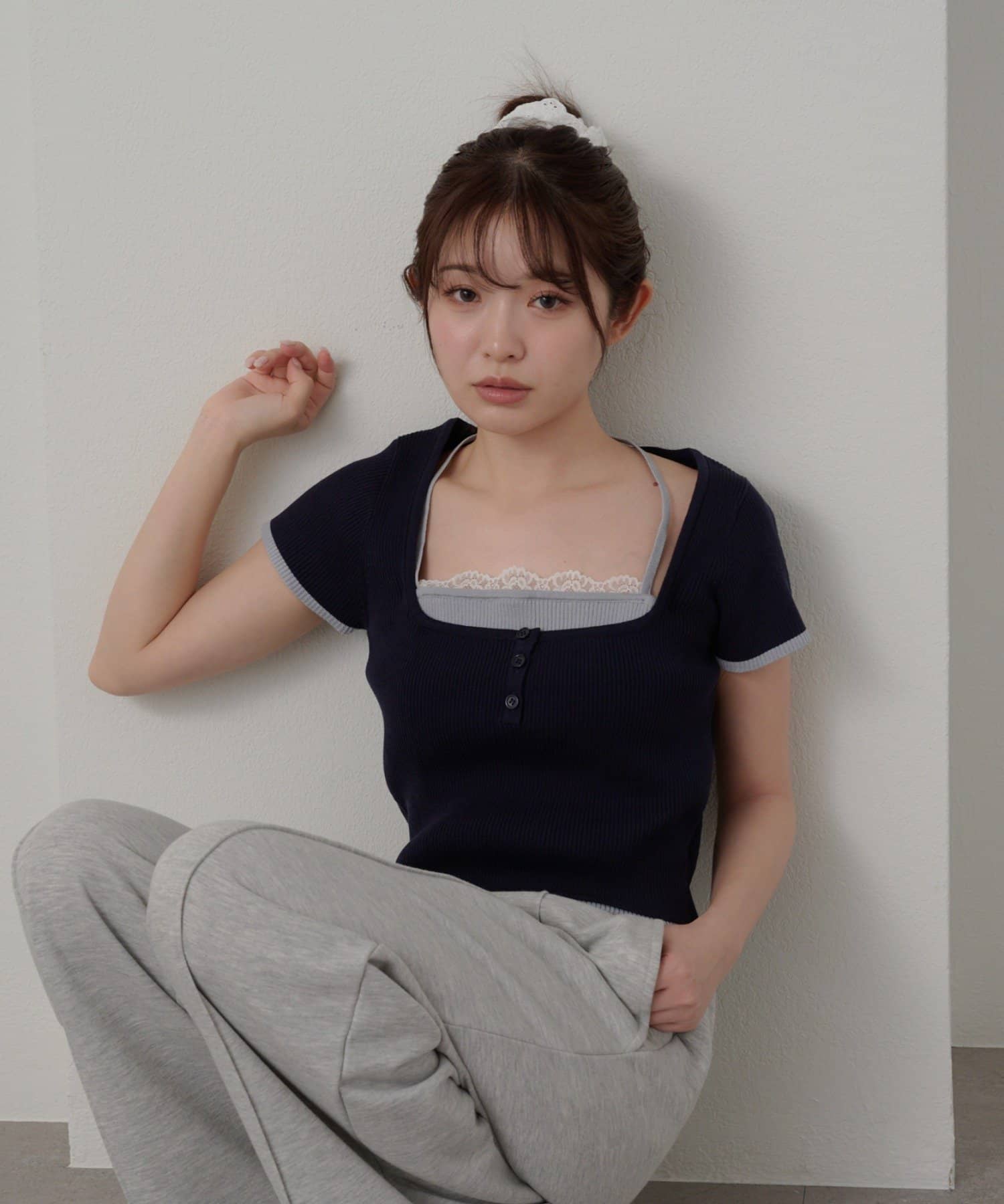 1枚で簡単にレイヤードスタイルが叶う◎ー 商品コメント ー・レースキャミが付いた1枚で決まるレイヤードニットトップス。・ストレッチの効いた素材でストレスフリーな着心地。※レースキャミは取り外し不可。【