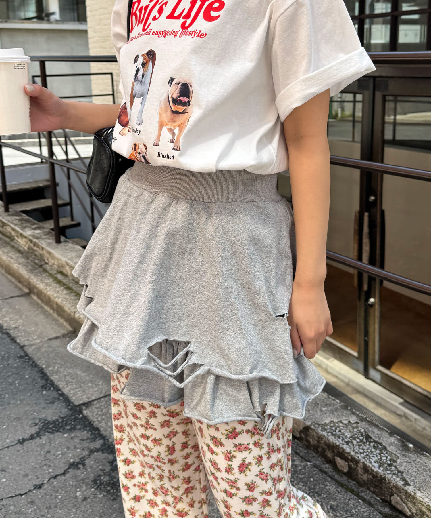 ラフに可愛いティアードスカート※0→ミニ丈、1→ミドル丈▼ポイント切りっぱなし×ピグメント加工で、古着っぽいラフさをまとったティアードスカート。ボリューム控えめな2段デザインだから、甘すぎずカジュアル