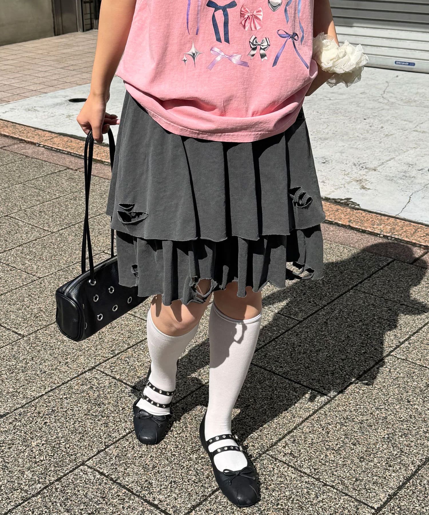 ラフに可愛いティアードスカート※0→ミニ丈、1→ミドル丈▼ポイント切りっぱなし×ピグメント加工で、古着っぽいラフさをまとったティアードスカート。ボリューム控えめな2段デザインだから、甘すぎずカジュアル