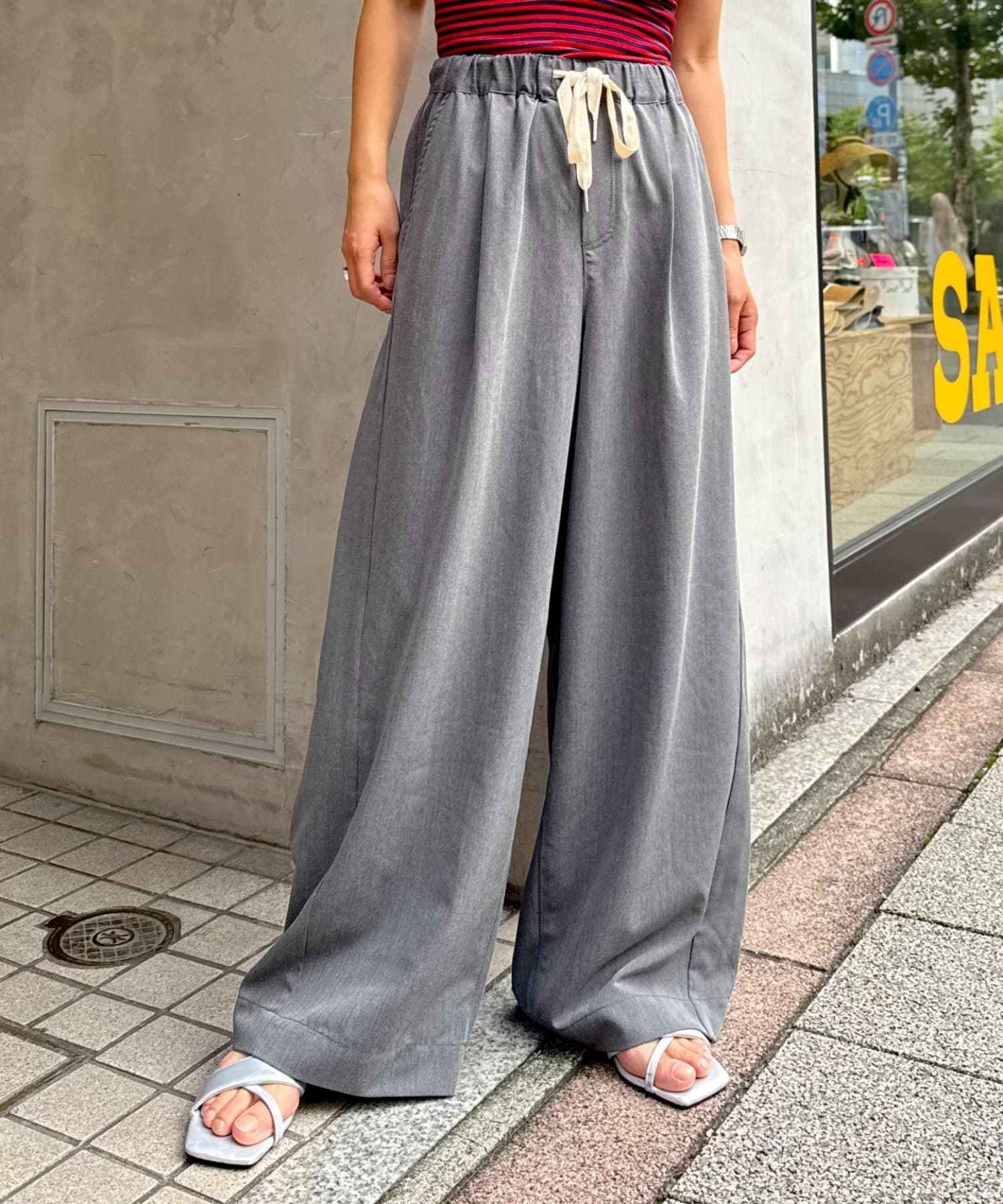 履くだけで脚長に見える☆汗ばむ季節も快適な楽ちんパンツAWにぴったりのキレイ見えチノ素材とスラックス素材が仲間入りしました。■デザインウエストはゴム仕様＆ひも付きなので、楽ちんなのも嬉しいポイント◎ワ