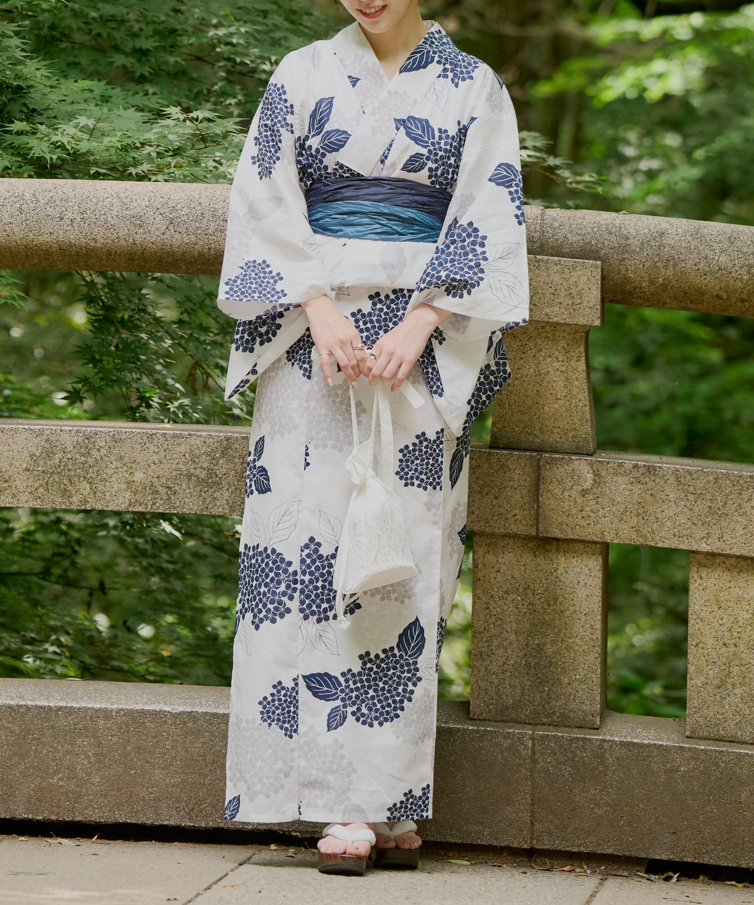 Chico 浴衣 COLLECTION 2025古風な柄で和を楽しむChicoの浴衣。Chicoから今年も浴衣が登場！※浴衣と帯は別売りです▶商品ポイント・白地に映える紺色のアジサイ柄は、上品で落ち着