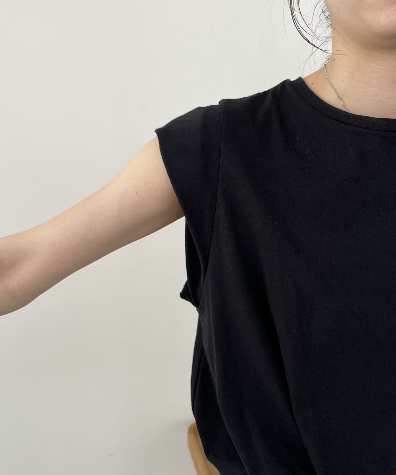 CAPRICIEUX LE'MAGE(カプリシュレマージュ) 〈VERSEAU/ヴェルソー〉ツイストスリーブTシャツ