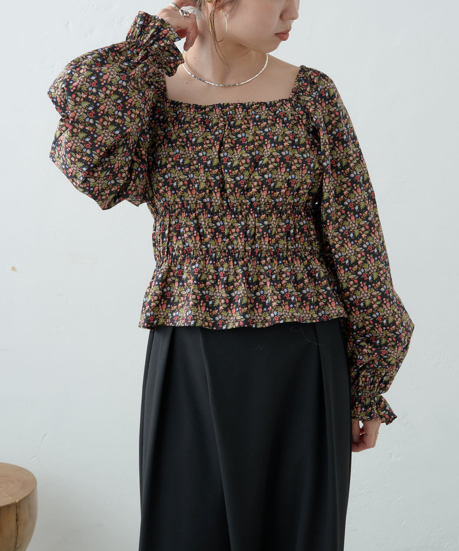くるみおまとめ⭐︎ジャケット&ブラウス&アクセサリー６点 Omekashi】フラワーオフショルギャザーブラウス | OUTLET