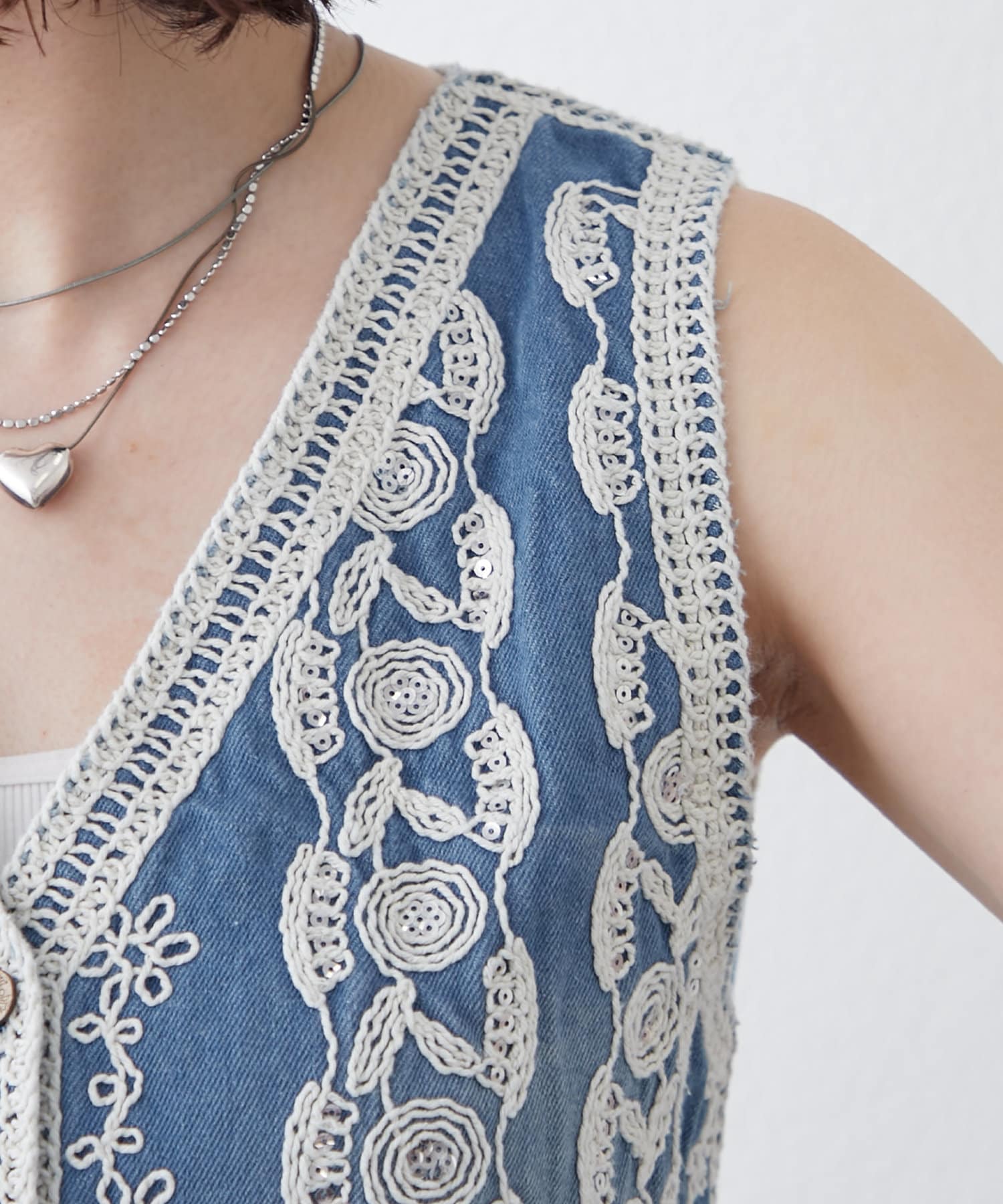 Remind me and forever(リマインドミーアンドフォーエバー) エスニック刺繍デニムベスト