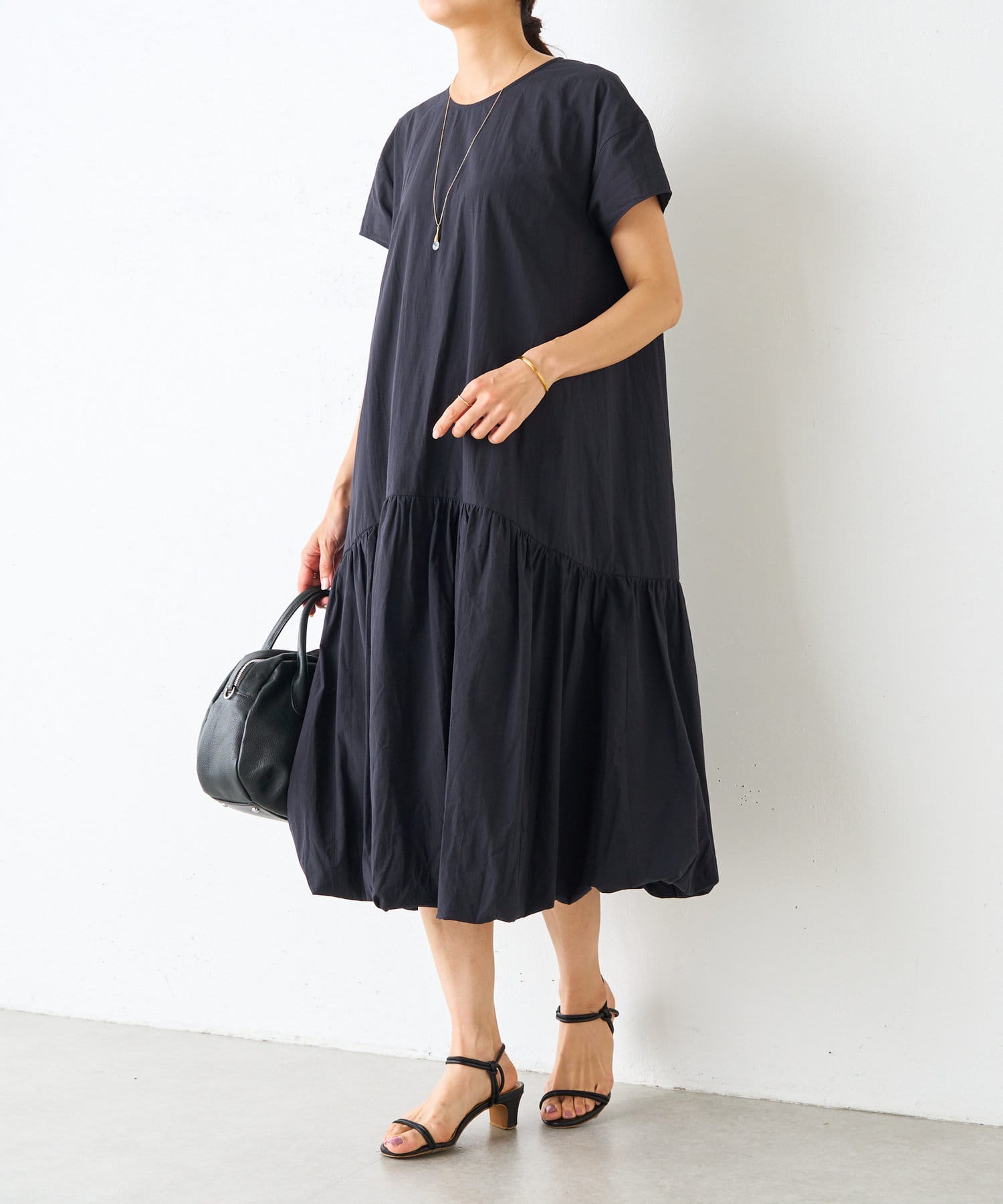beardsley ビアズリー 綿 ワンピース 新品 グレー系カラー 配信 beardsley ビアズリー 綿 ワンピース 新品 グレー系カラー 配信