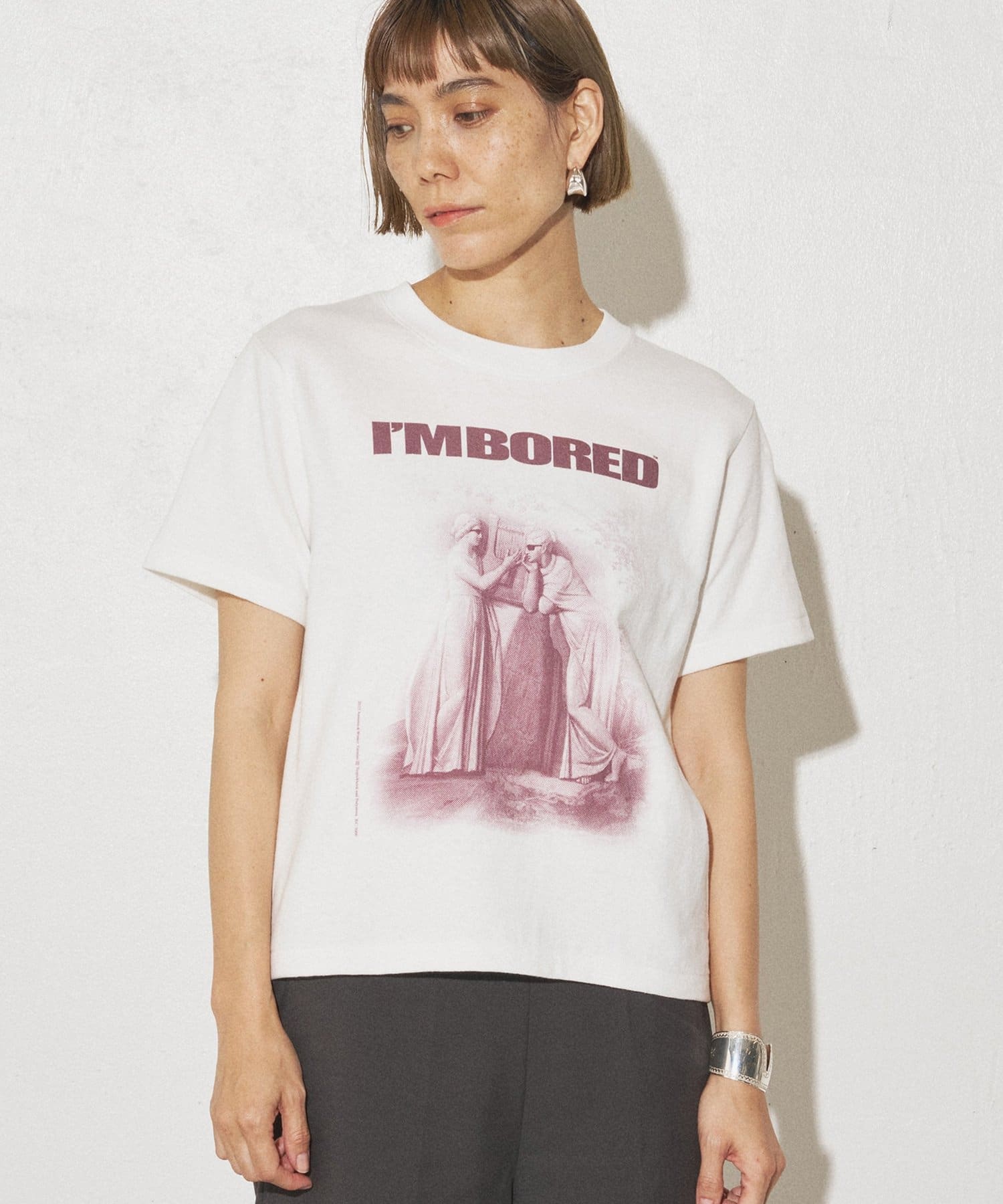 【2025AW】大人の着こなしに遊びとこなれ感を添えるプリントTEE■リサイクルコットン糸を使用した天竺素材のプリントTシャツ。■凹凸感のある糸を引きそろえて使用する事でカジュアルながら、ヨレが少なく