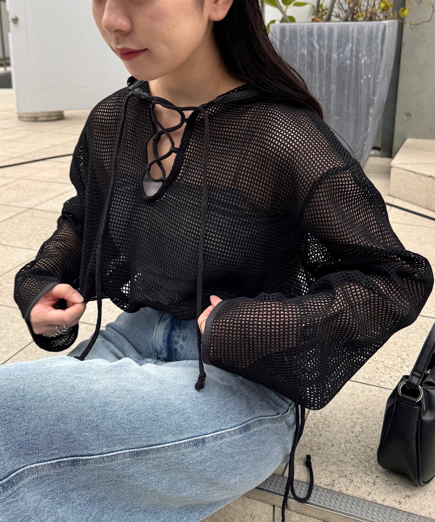 通気性抜群のメッシュトップス※SとLの着丈の差は23cmです。(詳しくはサイズ詳細をご覧ください)■デザイン長袖ですが、メッシュ素材で通気性が高いので夏の露出が苦手な方にも嬉しい一枚。フード付きでカジ