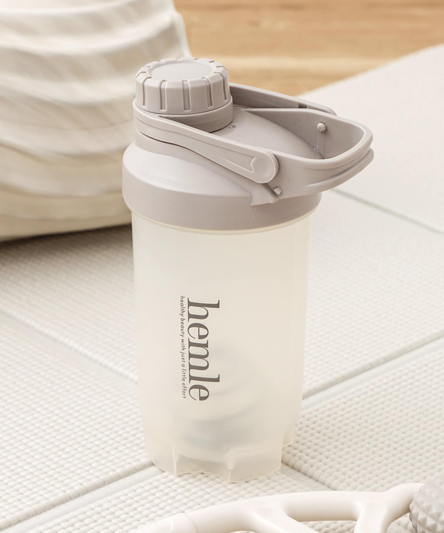 プロテインシェイカー：500ml／hemle | 3COINS(スリーコインズ