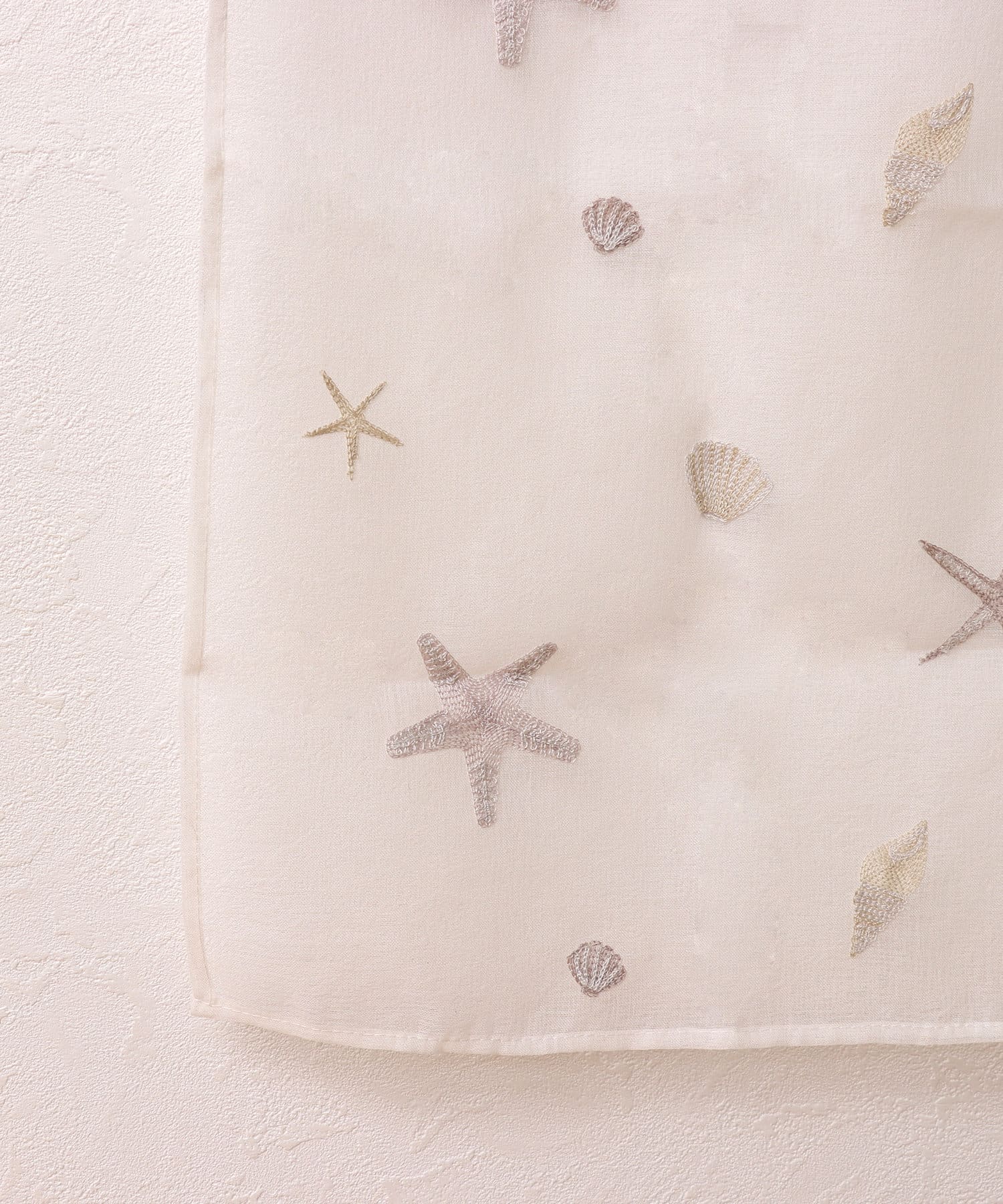 3COINS(スリーコインズ) 刺繍セパレートカーテン海辺：150×43cm