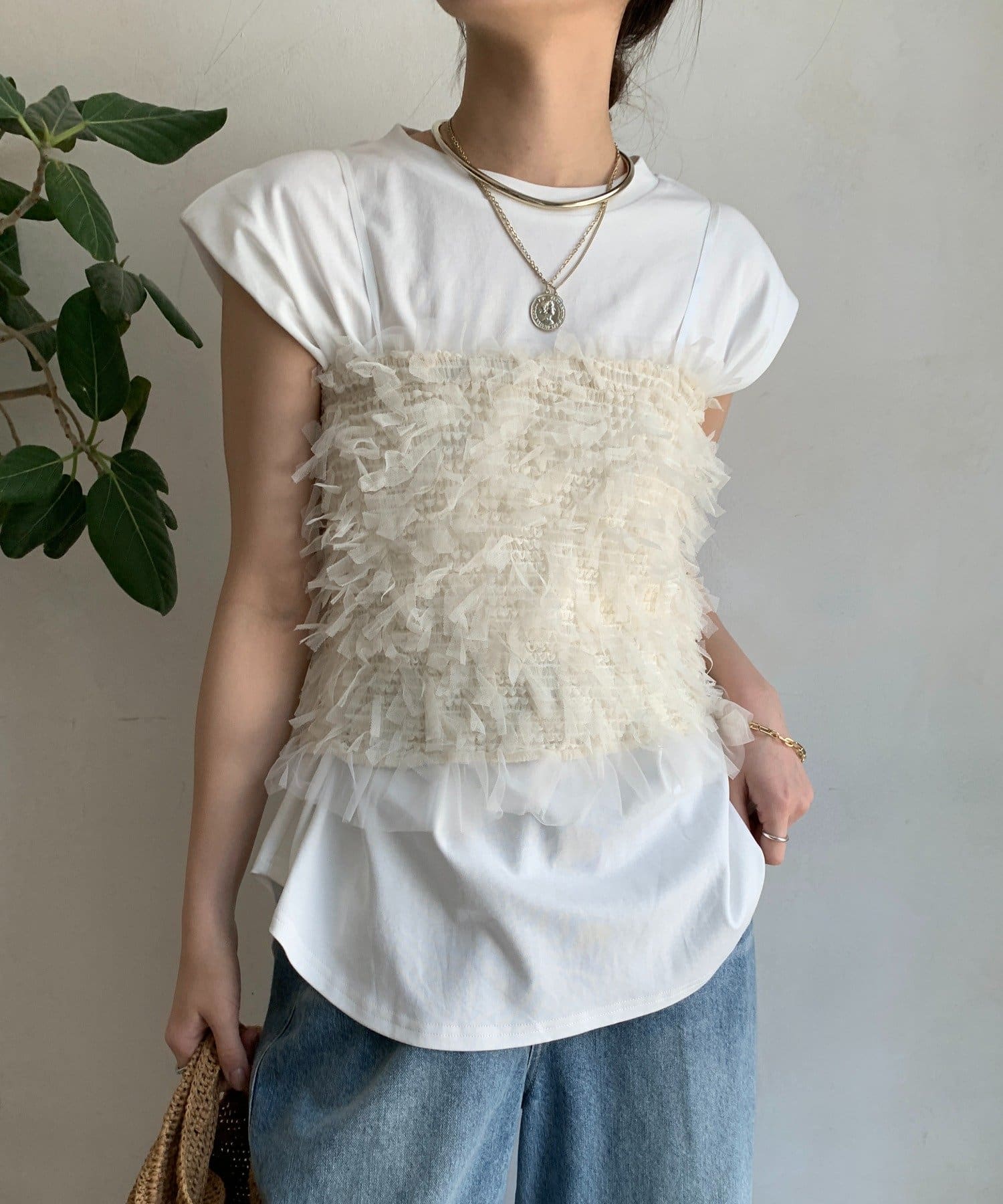 ■2025 SPRING & SUMMER ITEM■WEB限定!こなれ感たっぷりのレイヤードスタイルが完成！普段使いしやすいTシャツに、繊細なフリルをあしらったビスチェを重ねるだけでこなれた