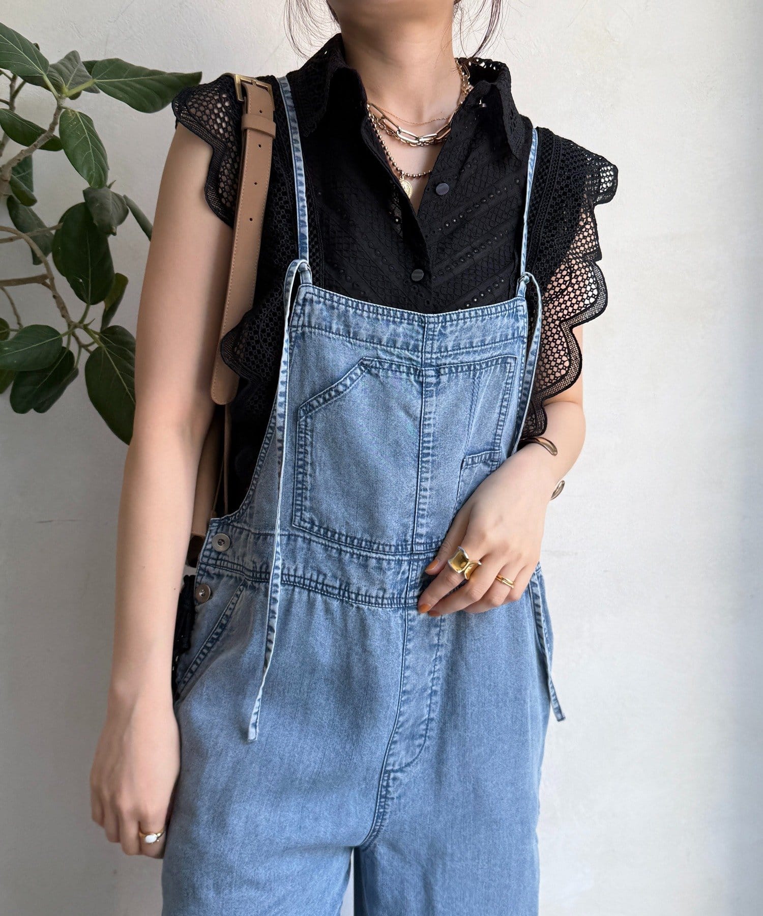 ■2025 SPRING & SUMMER ITEM■WEB限定!女性らしさと華やかさを携えたトップス！繊細なレース使いが目を引く、大人の女性のための上品なタンクトップブラウスです。カジュアル