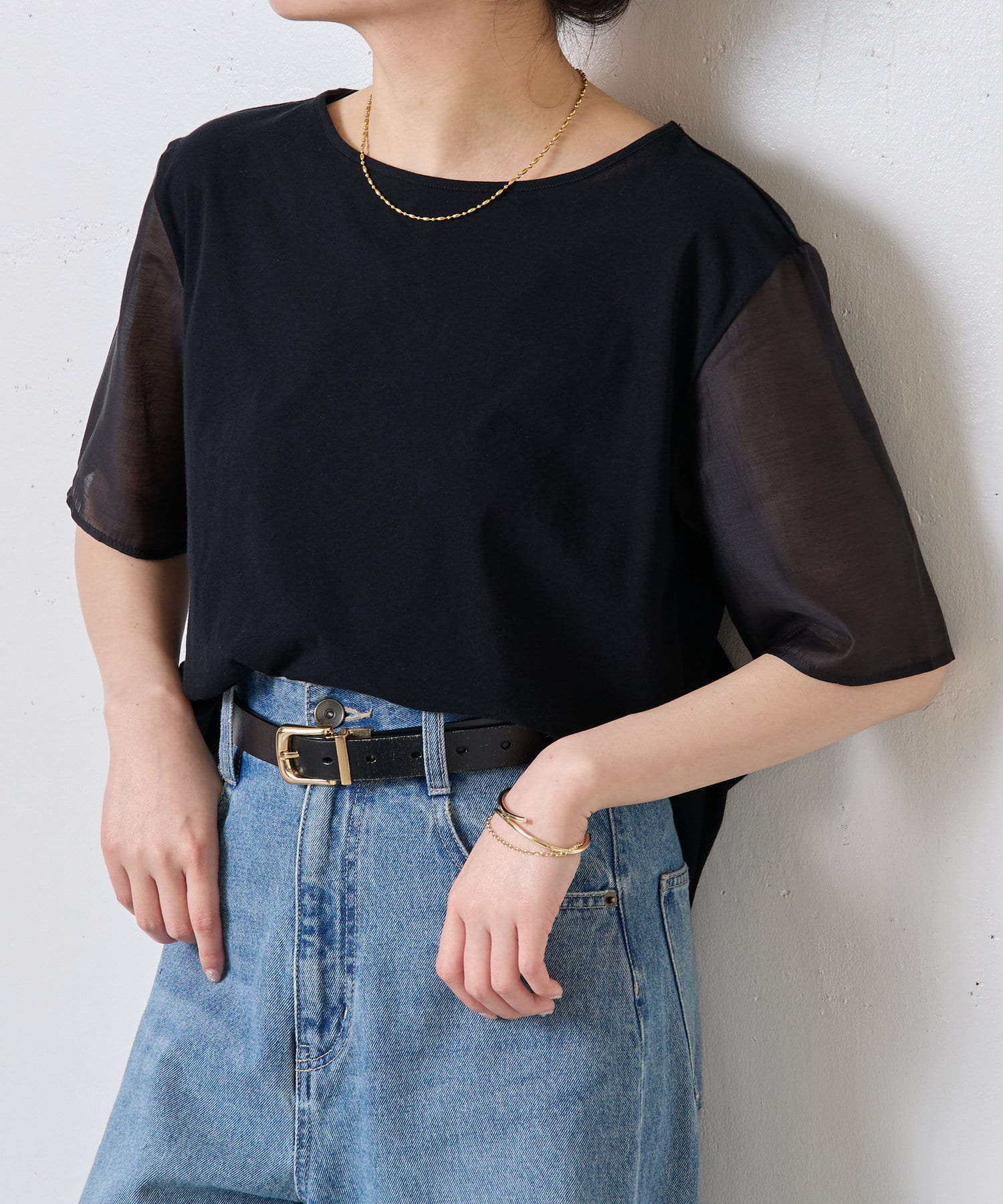 シアー素材が軽やかなブラウスのようなきれいめTシャツ【POINT】・春に大好評いただいている【シアーコンビロンT　CLZ1051406A0004】の半袖デザインが登場！・身頃部分はやわらかいカットソー