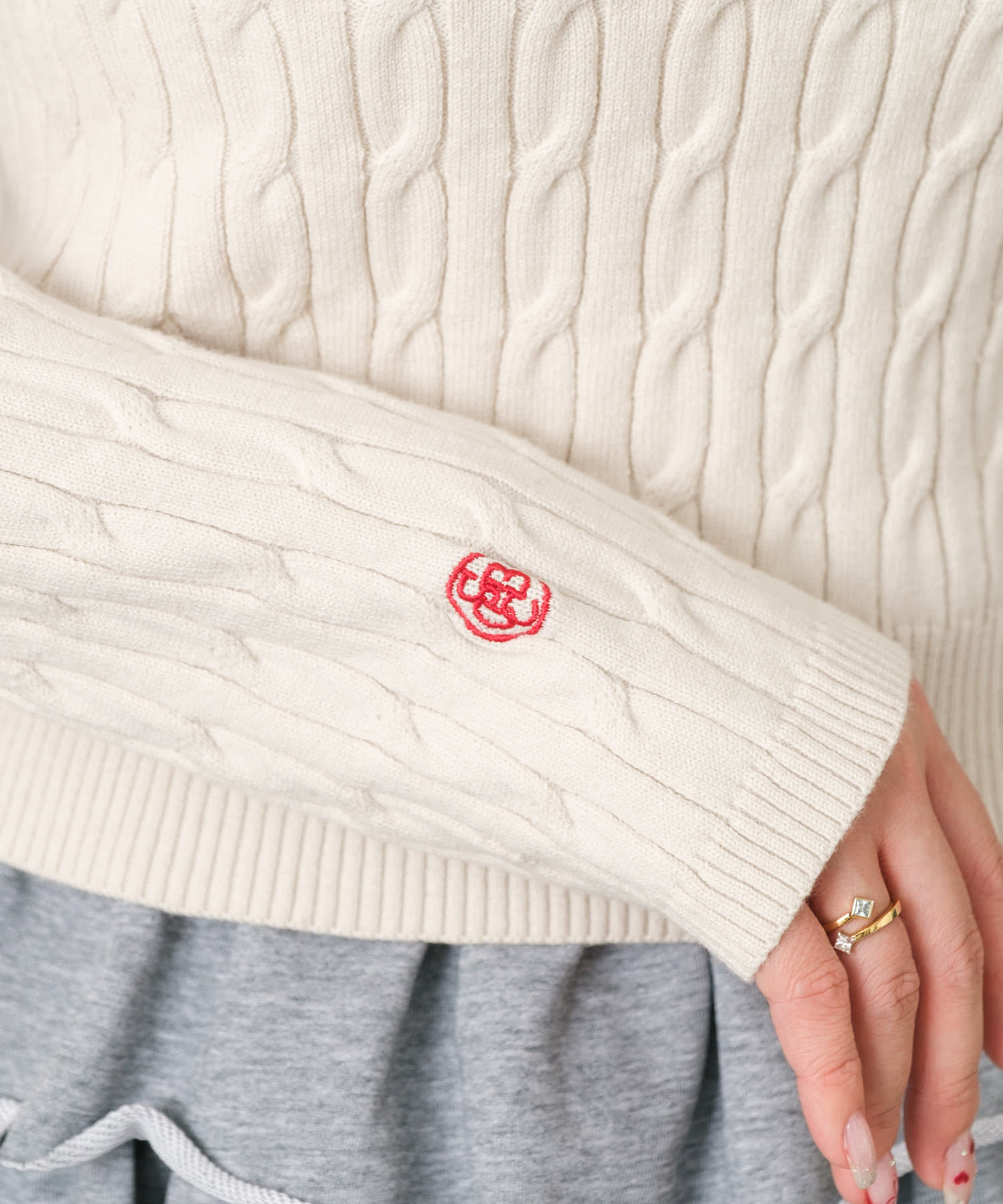 OUTLET(アウトレット) 【RAY CASSIN】胸刺繍ケーブルニット