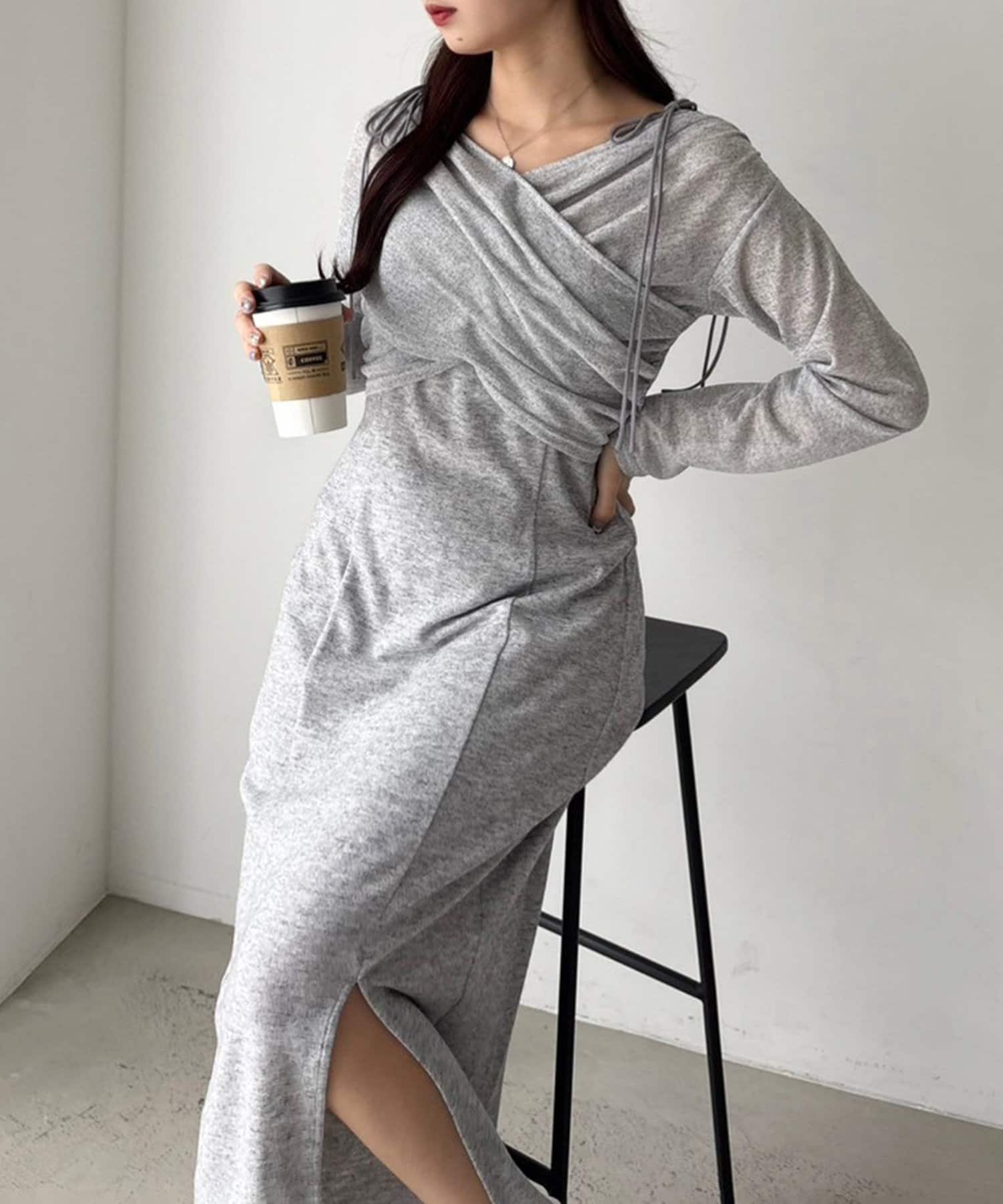 ~NICECLAUP 2025 early Spring Collection~カシュクールトップスとキャミワンピースがセットになったアイテム肩リボンワンピースは広がりすぎないシルエットで、伸縮性があ