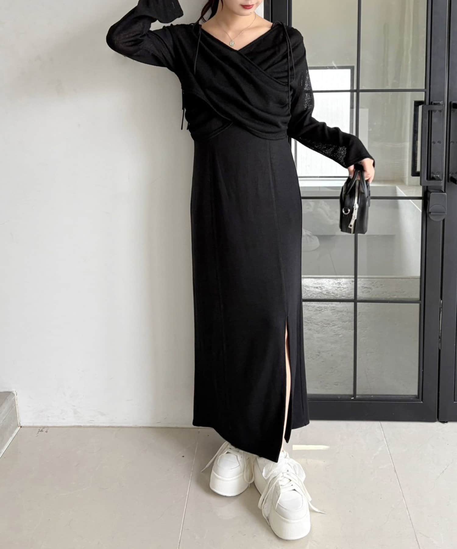 ~NICECLAUP 2025 early Spring Collection~カシュクールトップスとキャミワンピースがセットになったアイテム肩リボンワンピースは広がりすぎないシルエットで、伸縮性があ