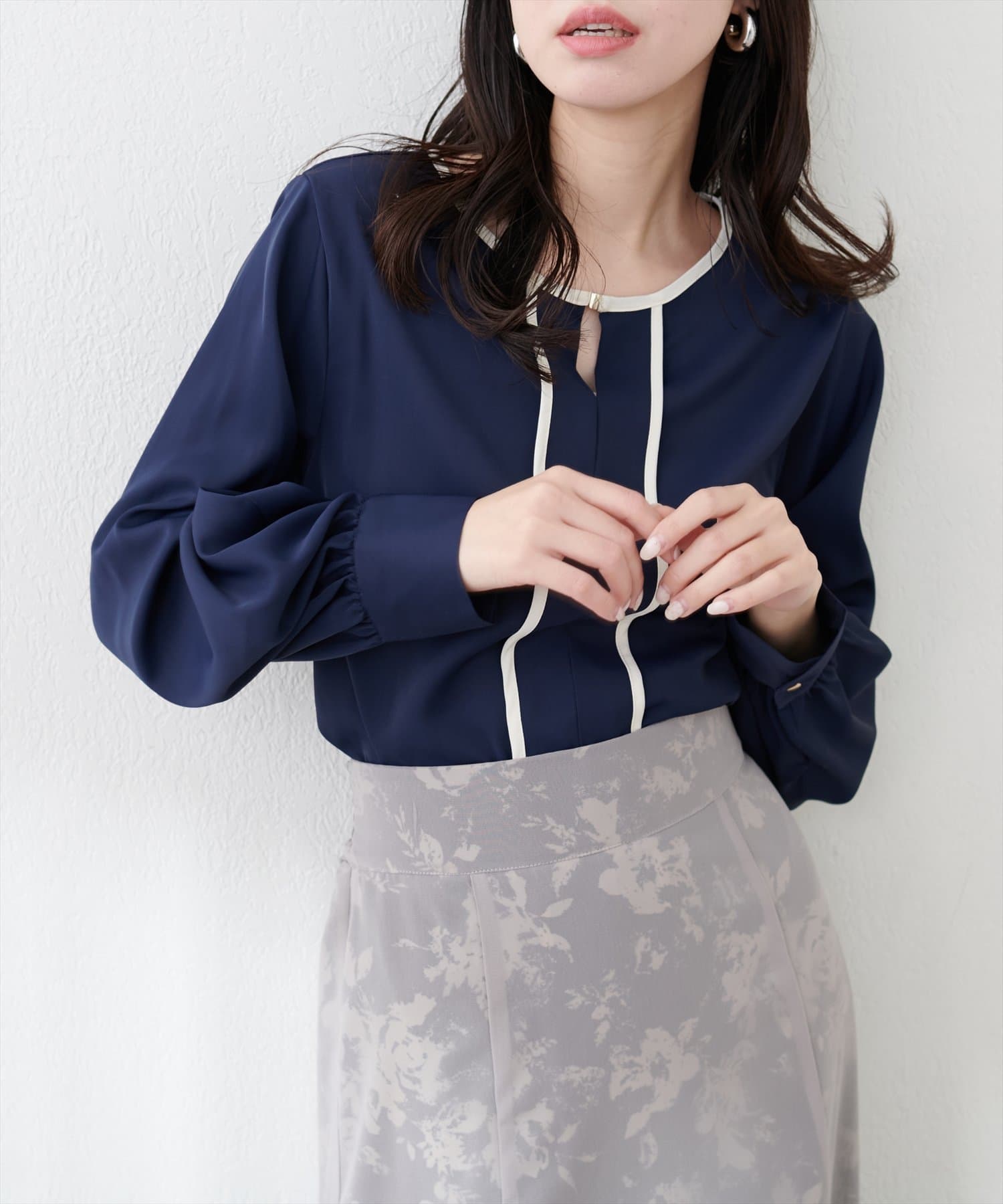 NICE CLAUP / OLIVE des OLIVE OUTLET(ナイスクラップ  / オリーブ デ オリーブ アウトレット) 【natural couture】メタルホック付き配色パイピングブラウス