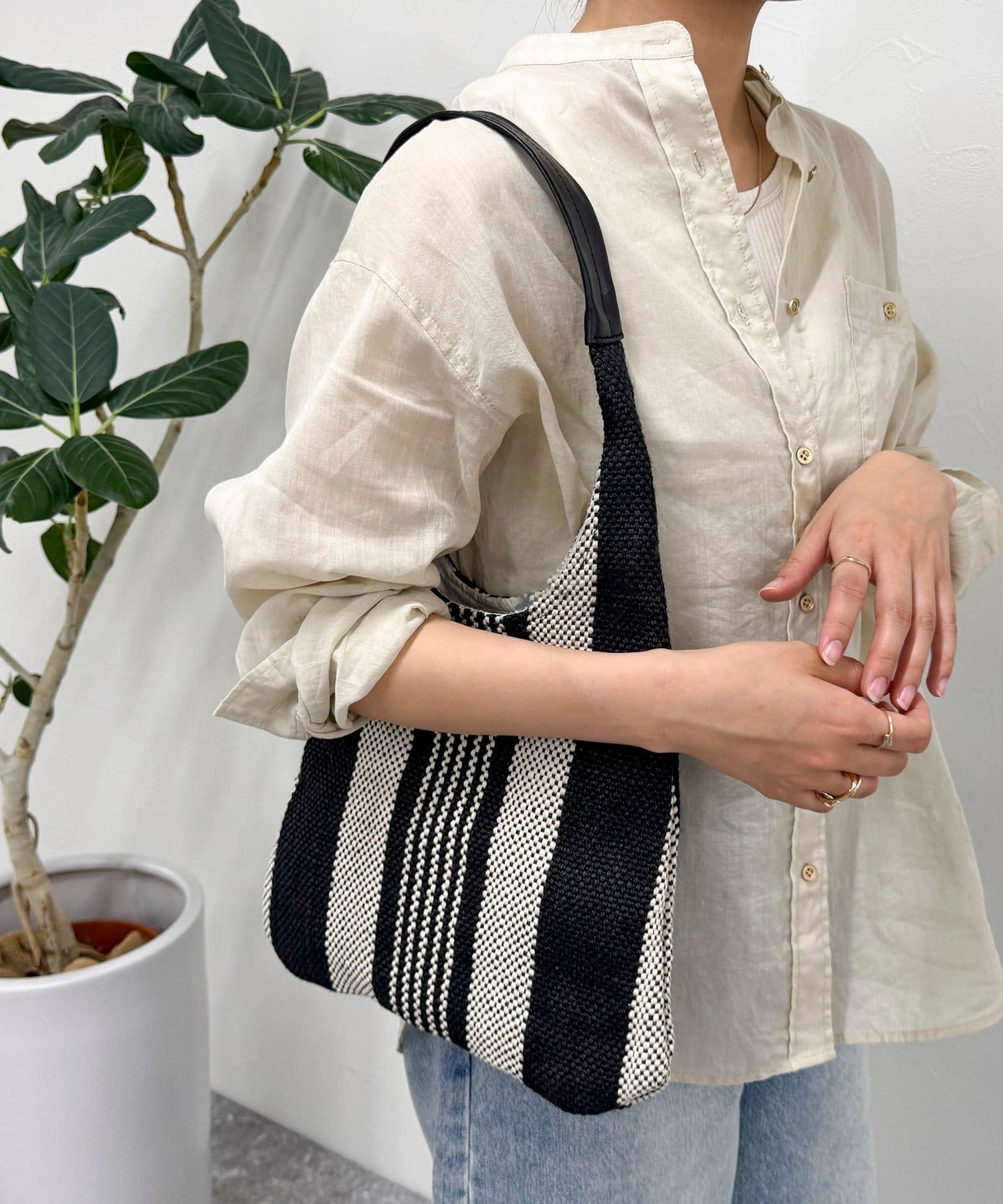 FREDY & GLOSTER(フレディ アンド グロスター) モノクロパターン三角トートバッグ